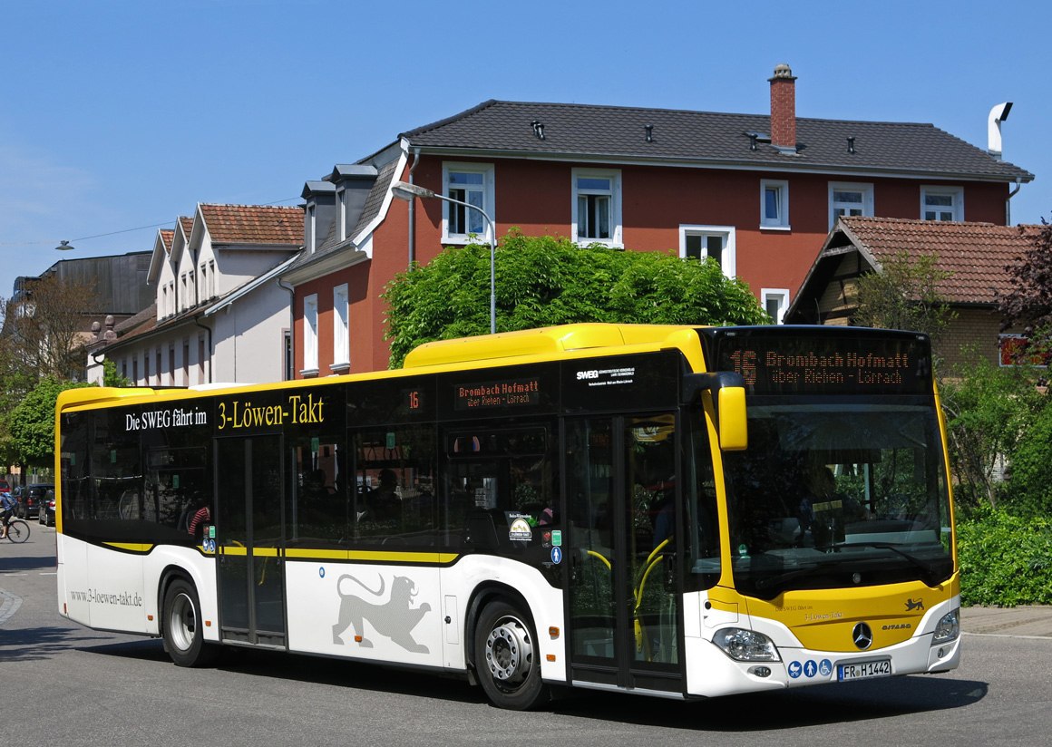 Транспорт германий. Mercedes-Benz Citaro 2011 Stuttgart. Городской автобус в Германии. Немецкий автобус Берлин. Ман автобус городской в Германии.