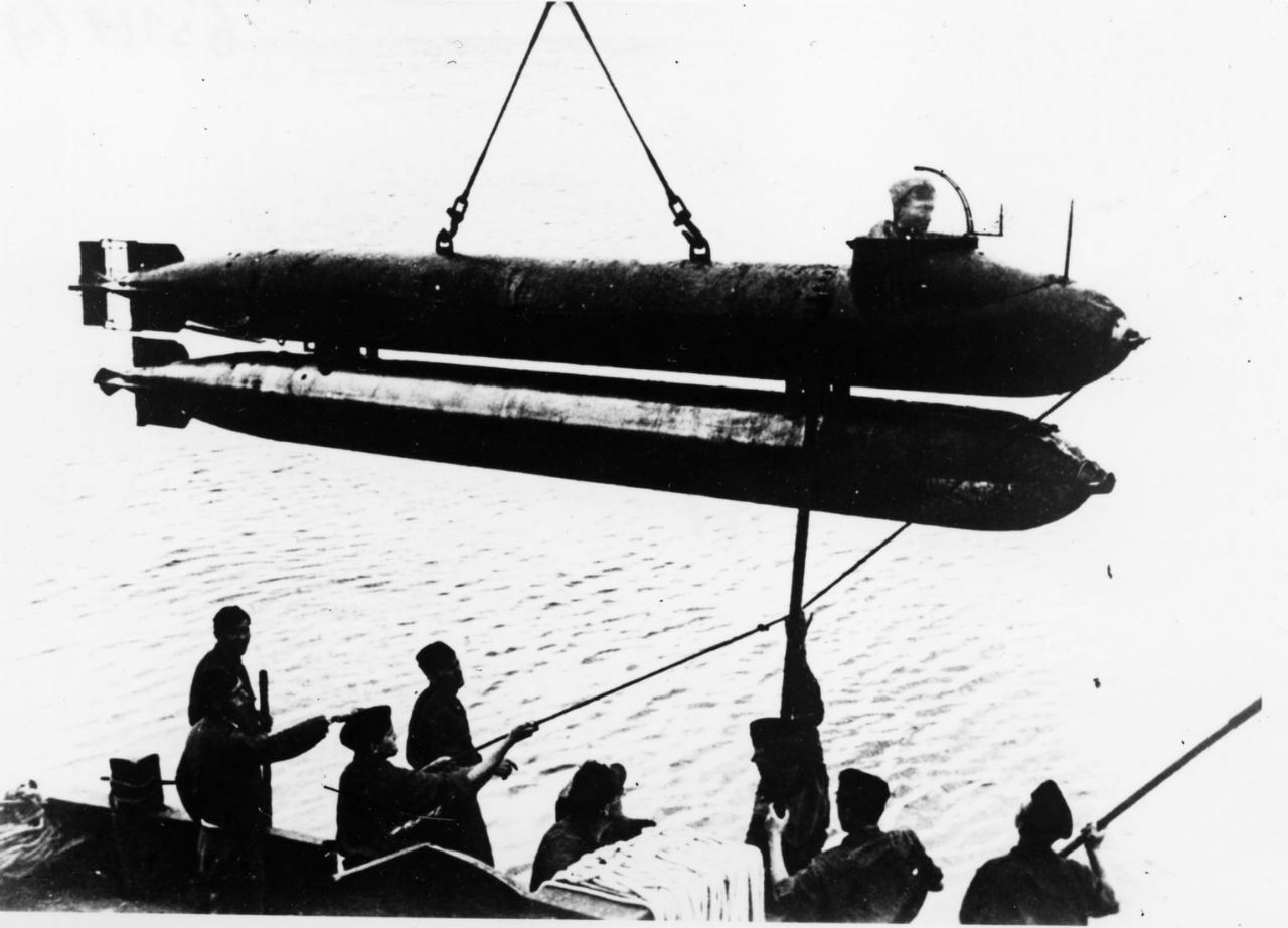Торпеда g7e. Управляемые торпеды ПМВ. Торпеда камикадзе. Торпеда 1945. Управляемые торпеды