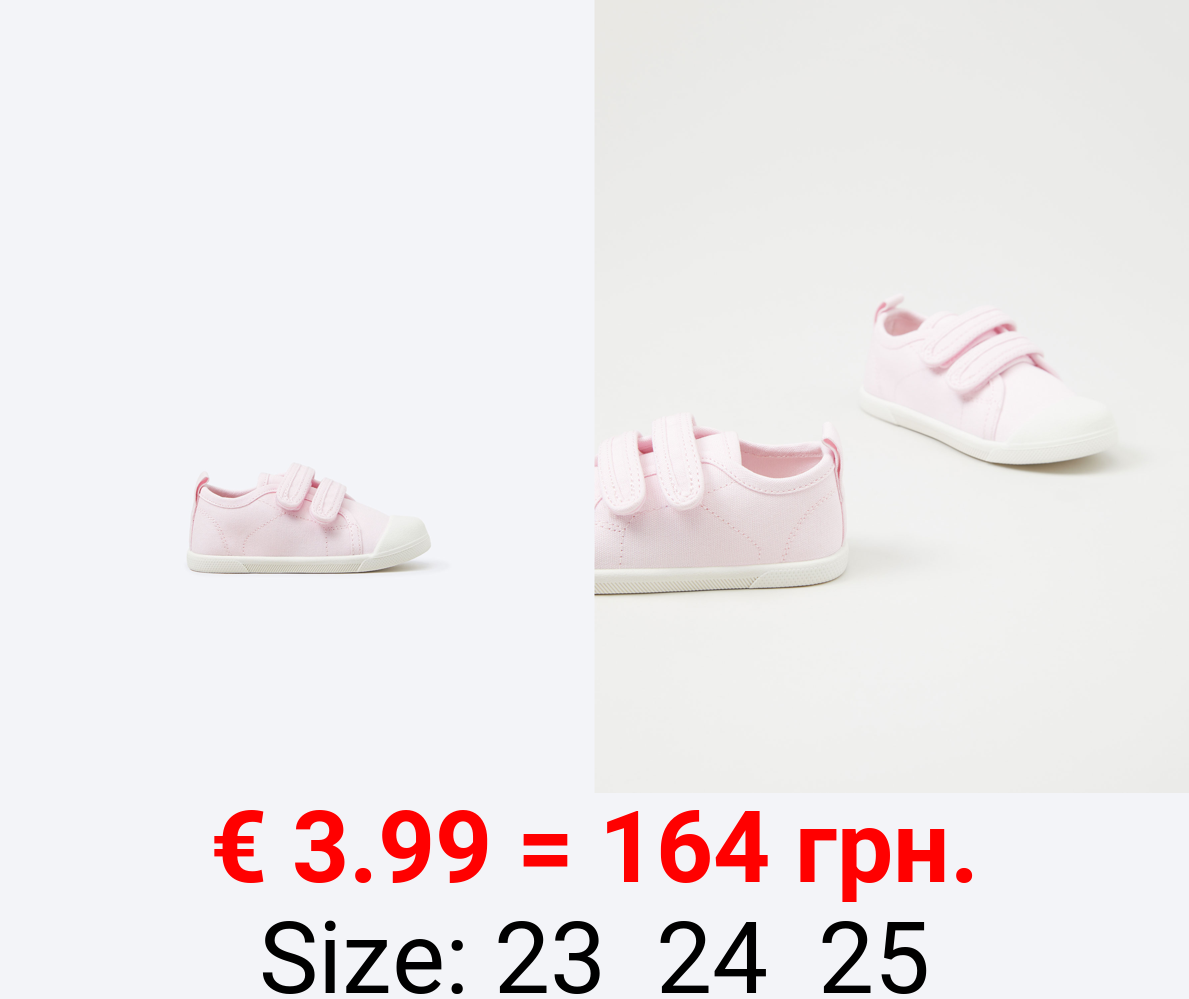 Canvas sneakers with toecap