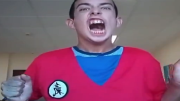 Este chico se transforma en otro