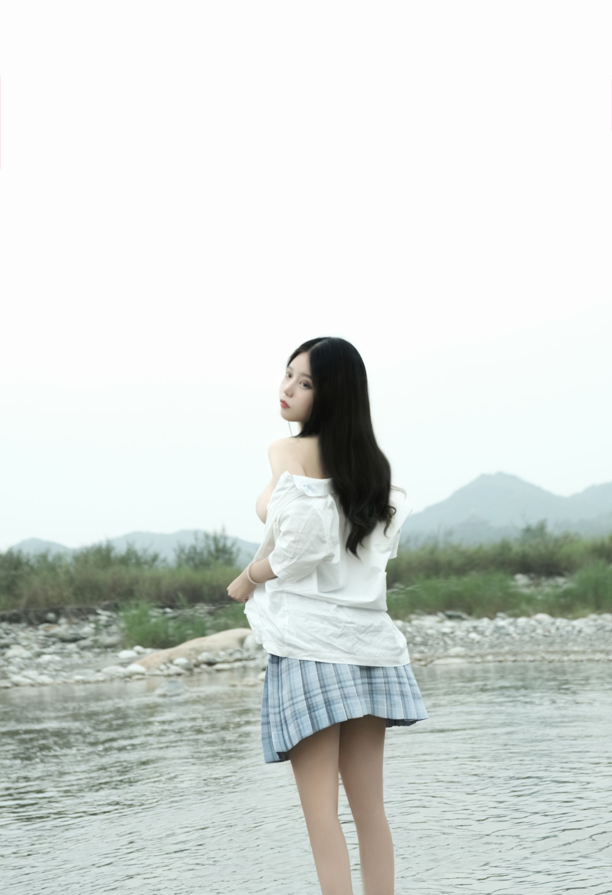 eloise软软 - 河边JK 44