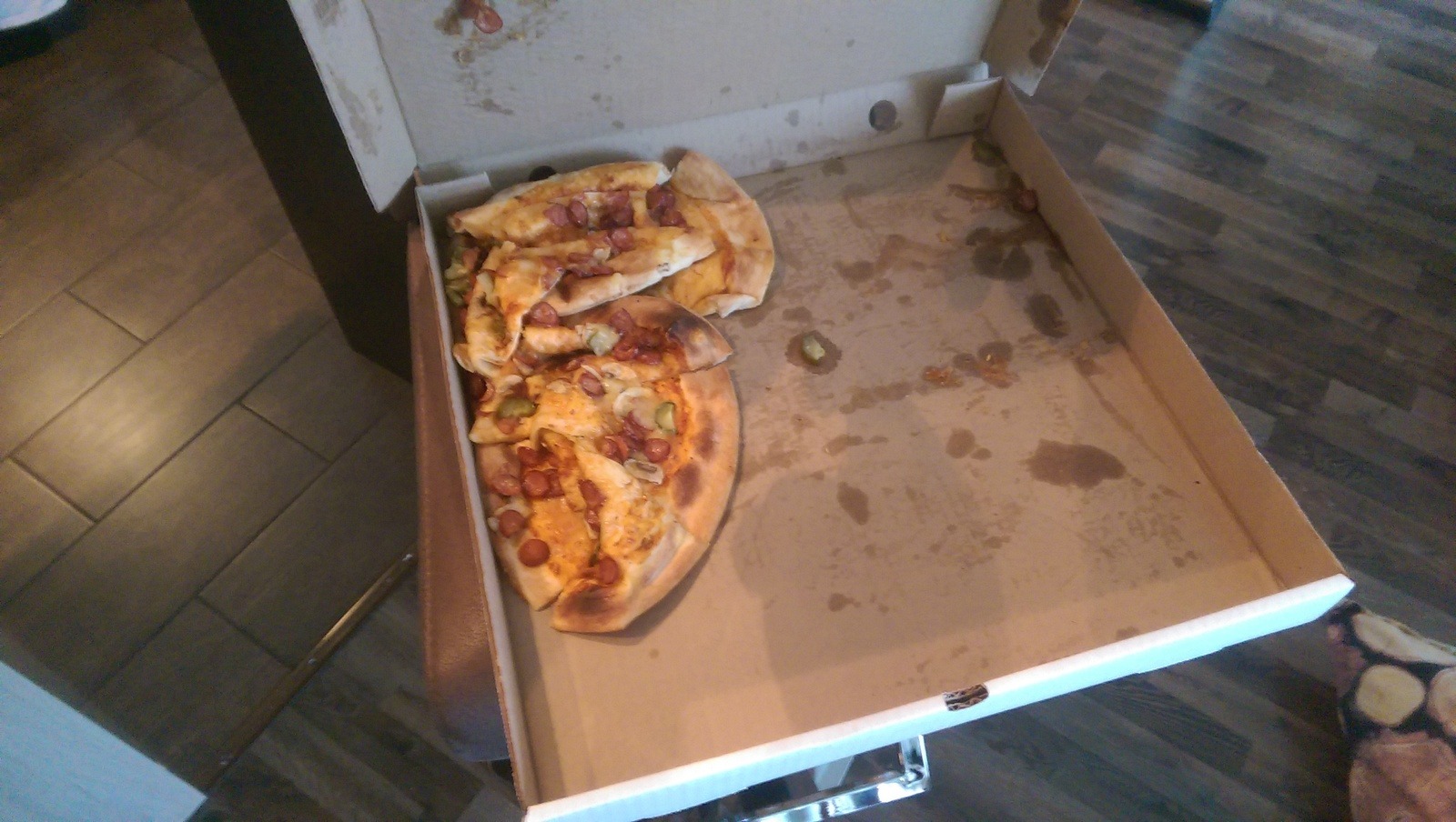 Коробка от пиццы мятая