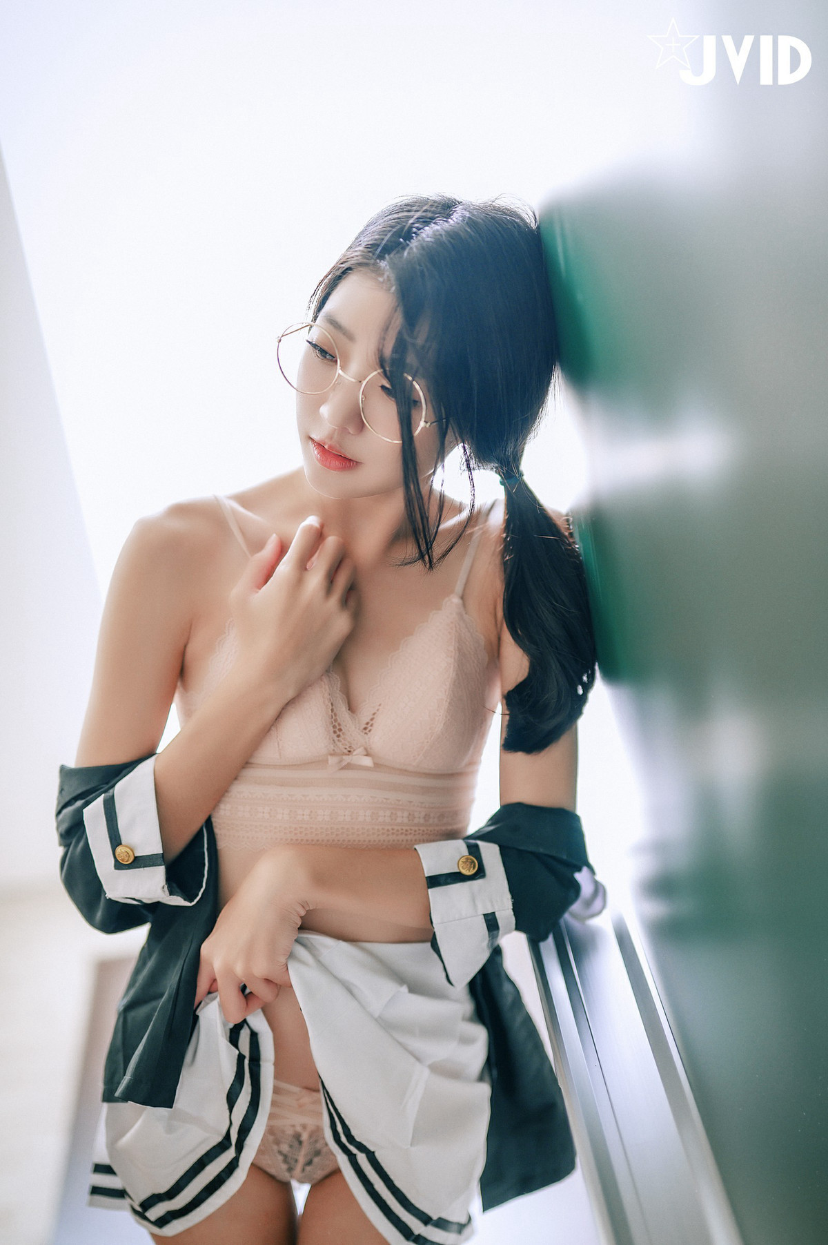 JVID精品 高顏值甜美學妹誘惑?清純校花?放學後的教室，學妹說她喜歡我 Vol.01 35
