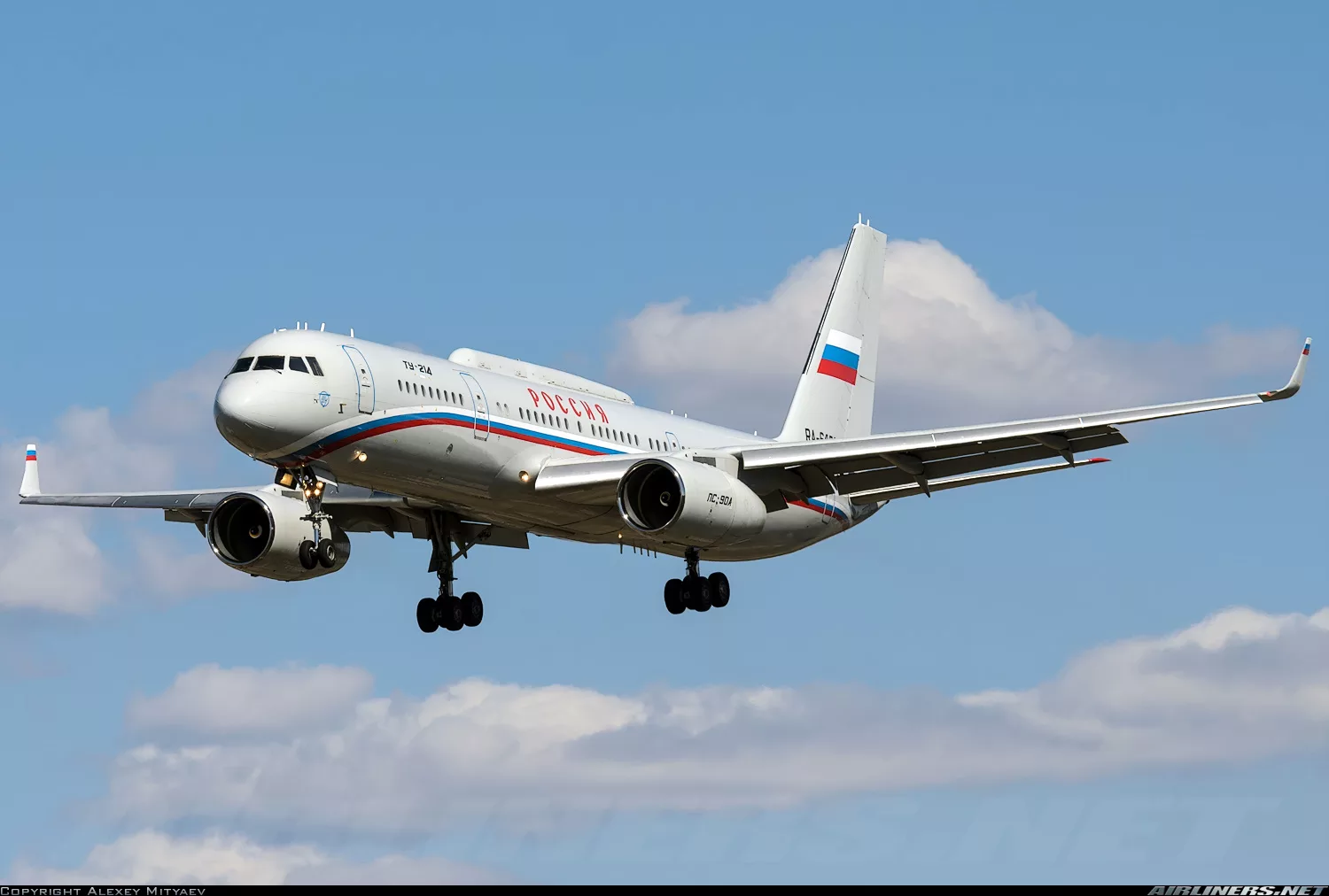 Ту 214 фото. Туполев 214. Ту 214. Tupolev tu-214. Туполев ту 214.