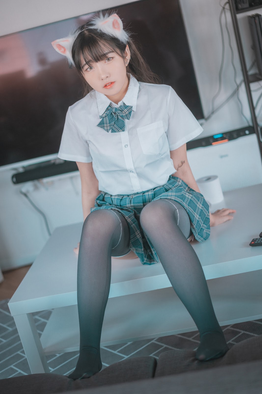 Sonson 손손, [DJAWA] “Plug Me In” Set.01 3