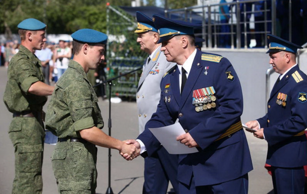 Командир 45 бригады ВДВ Паньков. Командир 45 полка ВДВ Кубинка.