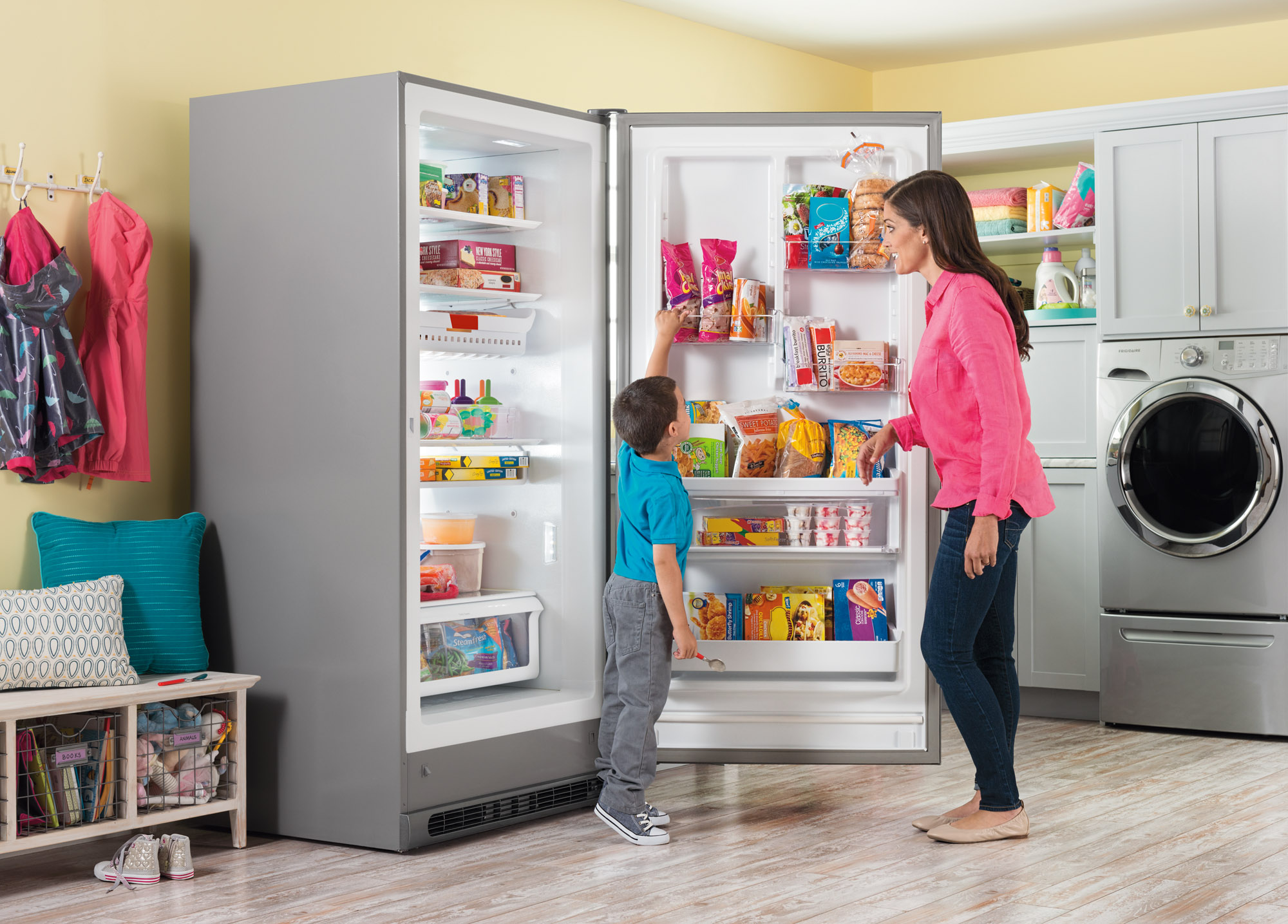 Холодильник. Бытовые холодильники. Холодильник в интерьере. Холодильник с продуктами. Нужен купить холодильник