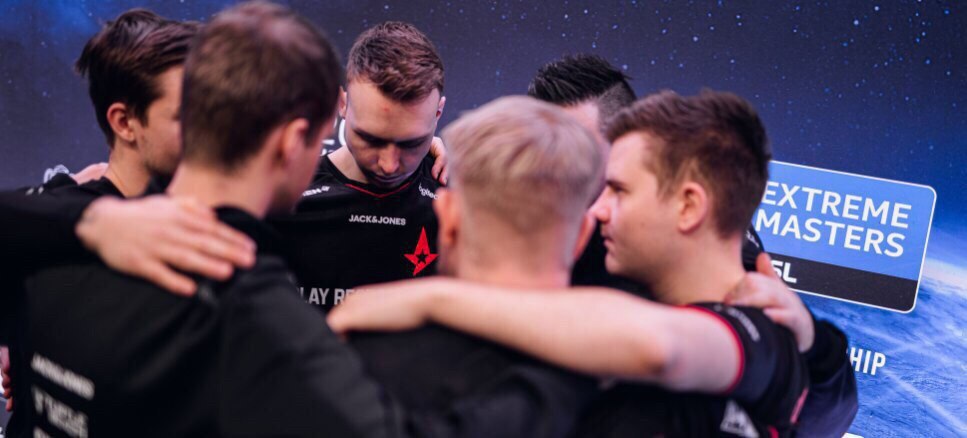 Navi vs astralis hltv. Фото астралис на Лан. Энигма астралис судно.