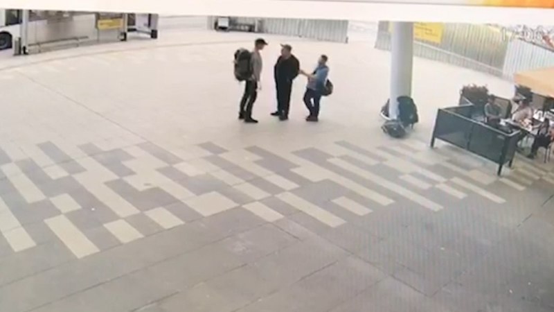 Посетитель аэропорта Хабаровска получил ножевое ранение