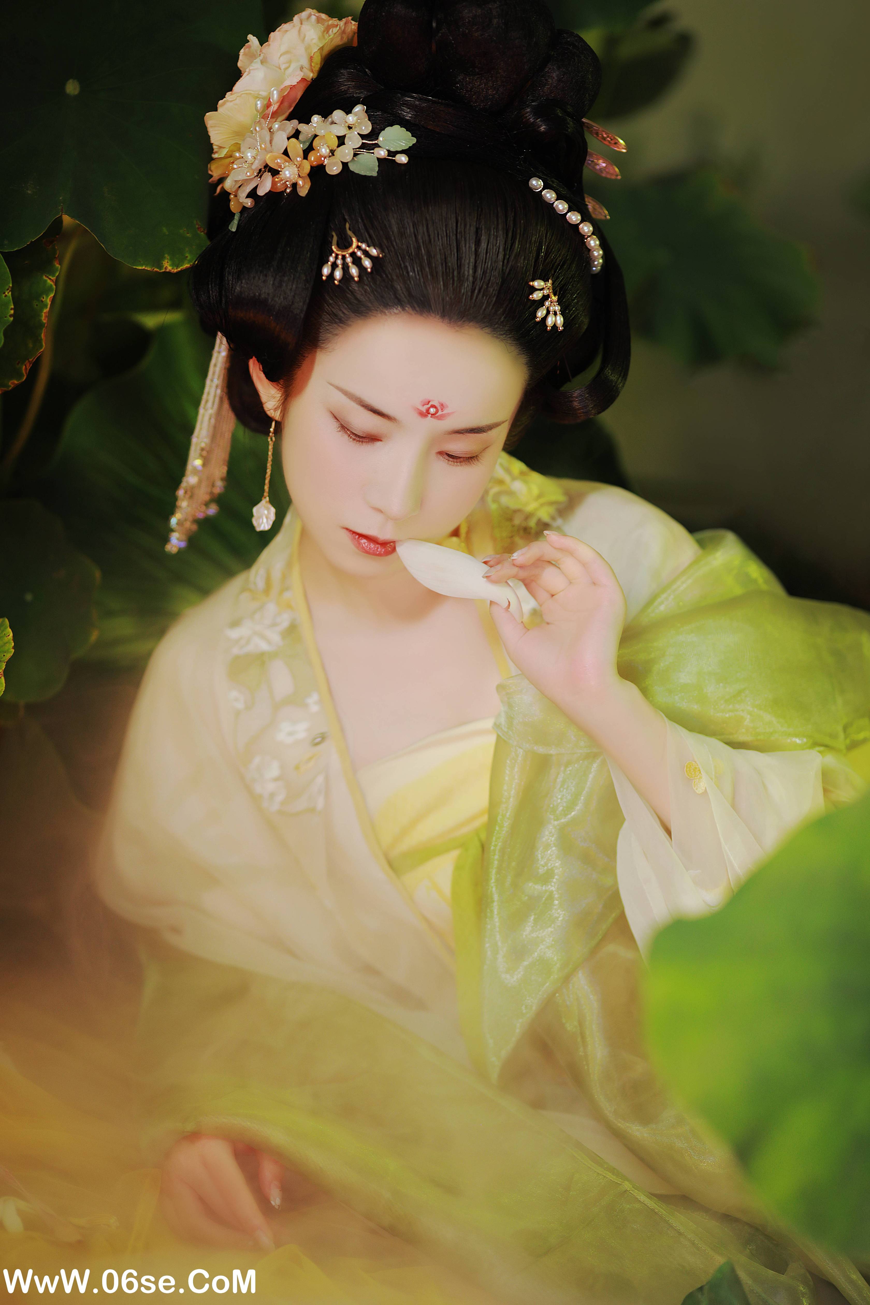 图片[16]-[YITUYU艺图语]2022.09.09 云想衣裳花想容 也清秋[31+1P／681MB]-六色网