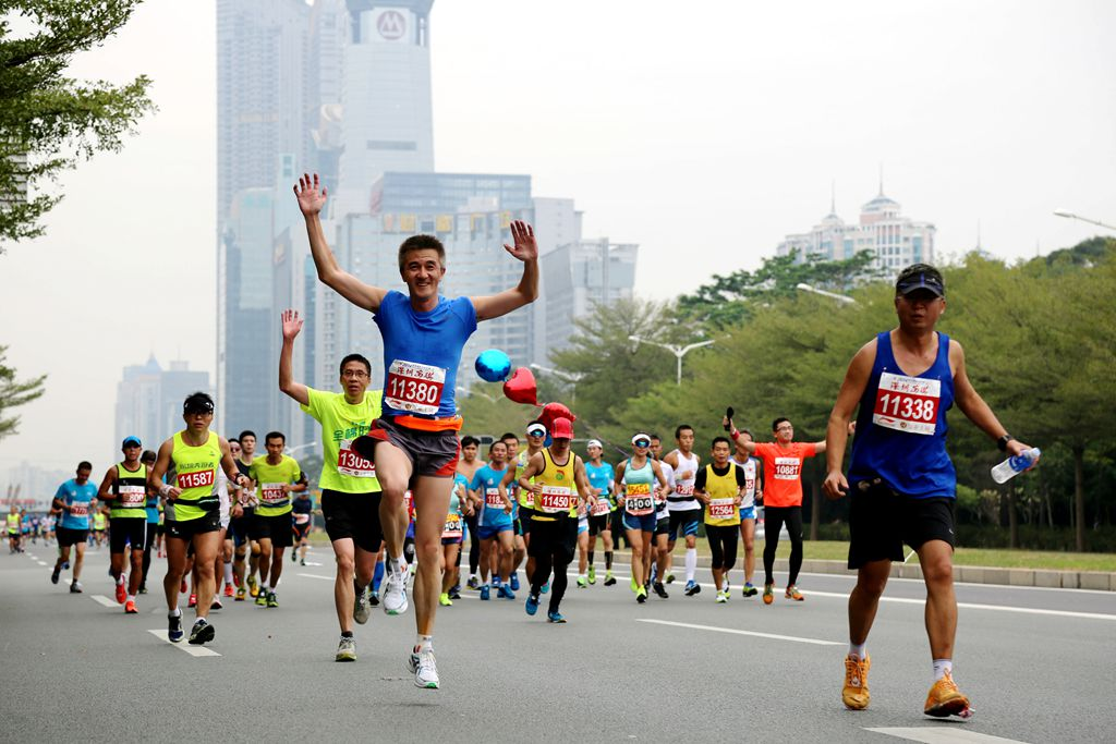 China track. Гуанчжоу 2014 марафон. Япония на старте. Tower Running China. Running in China.