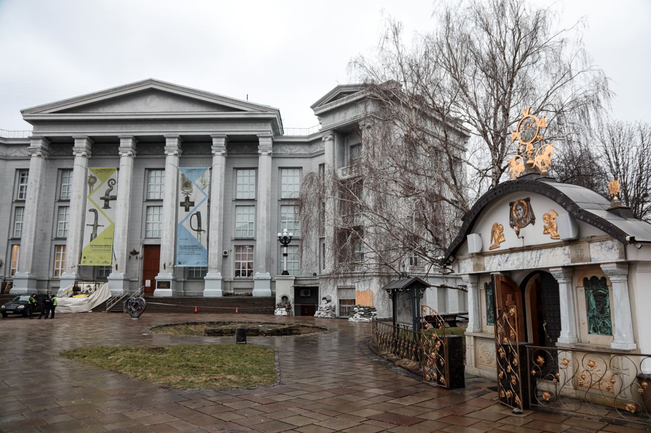 В киеве снесли церковь. Часовню Десятинного храма канонической УПЦ. Владимиро Ольгинская часовня Киев. Снесена часовня на месте Десятинной церкви в Киеве.