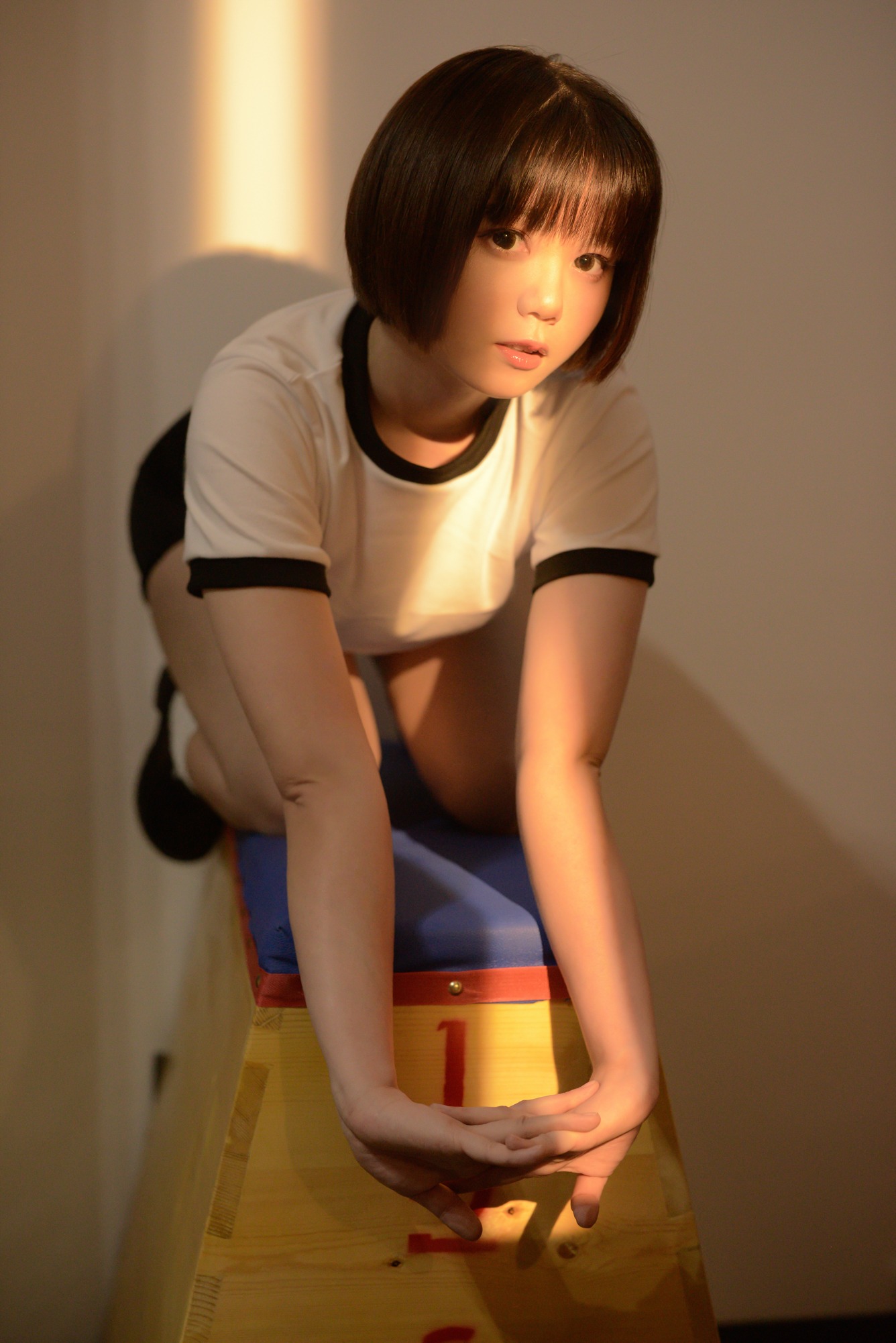 [福利姬]きょう肉肉 - スポーツ倉庫でロック[51P+1V] 7