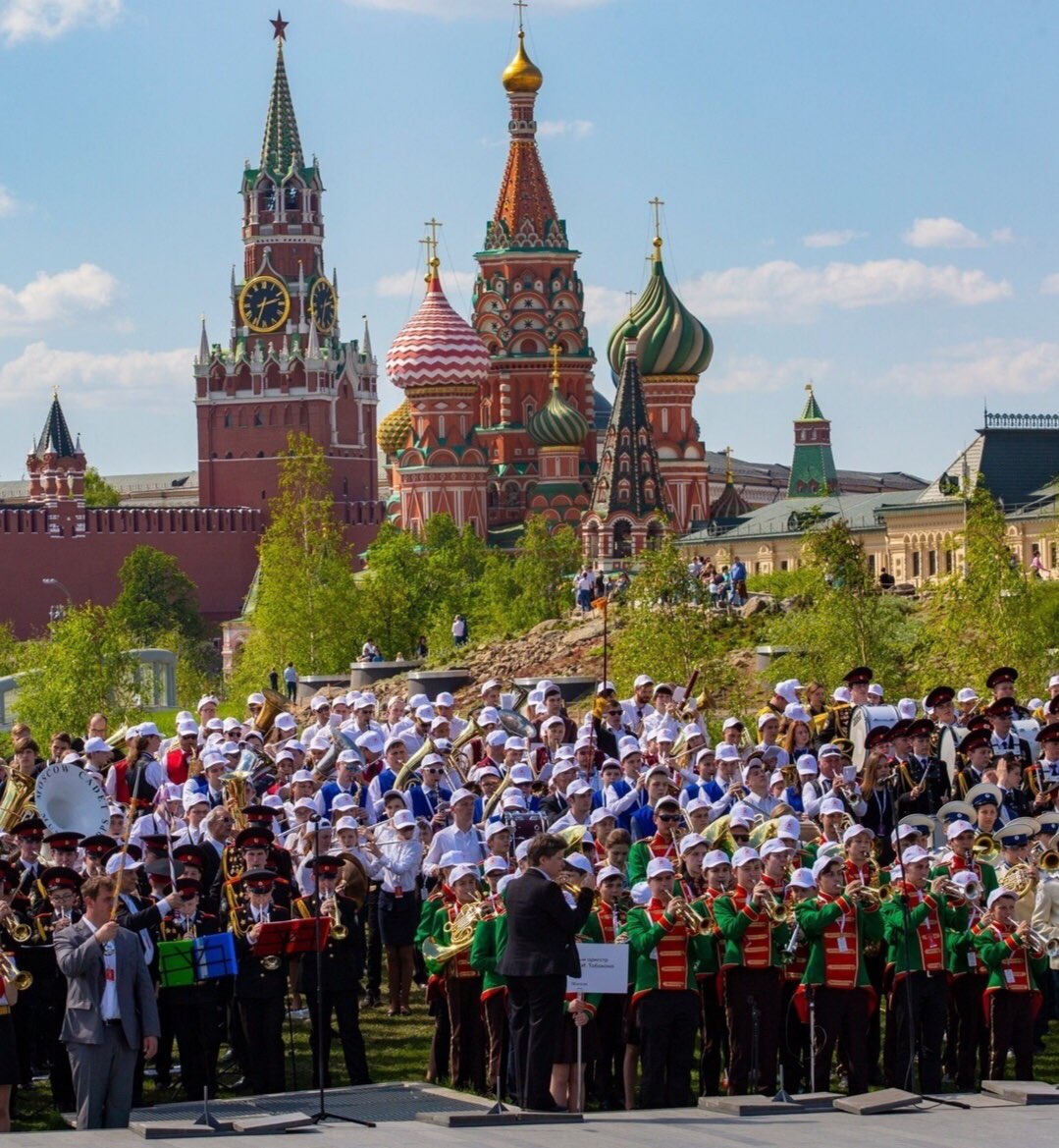 Какой человек живет в москве. Московская жизнь. Москва и жизнь. Москва для жизни для людей. Москва жизнь в столице.