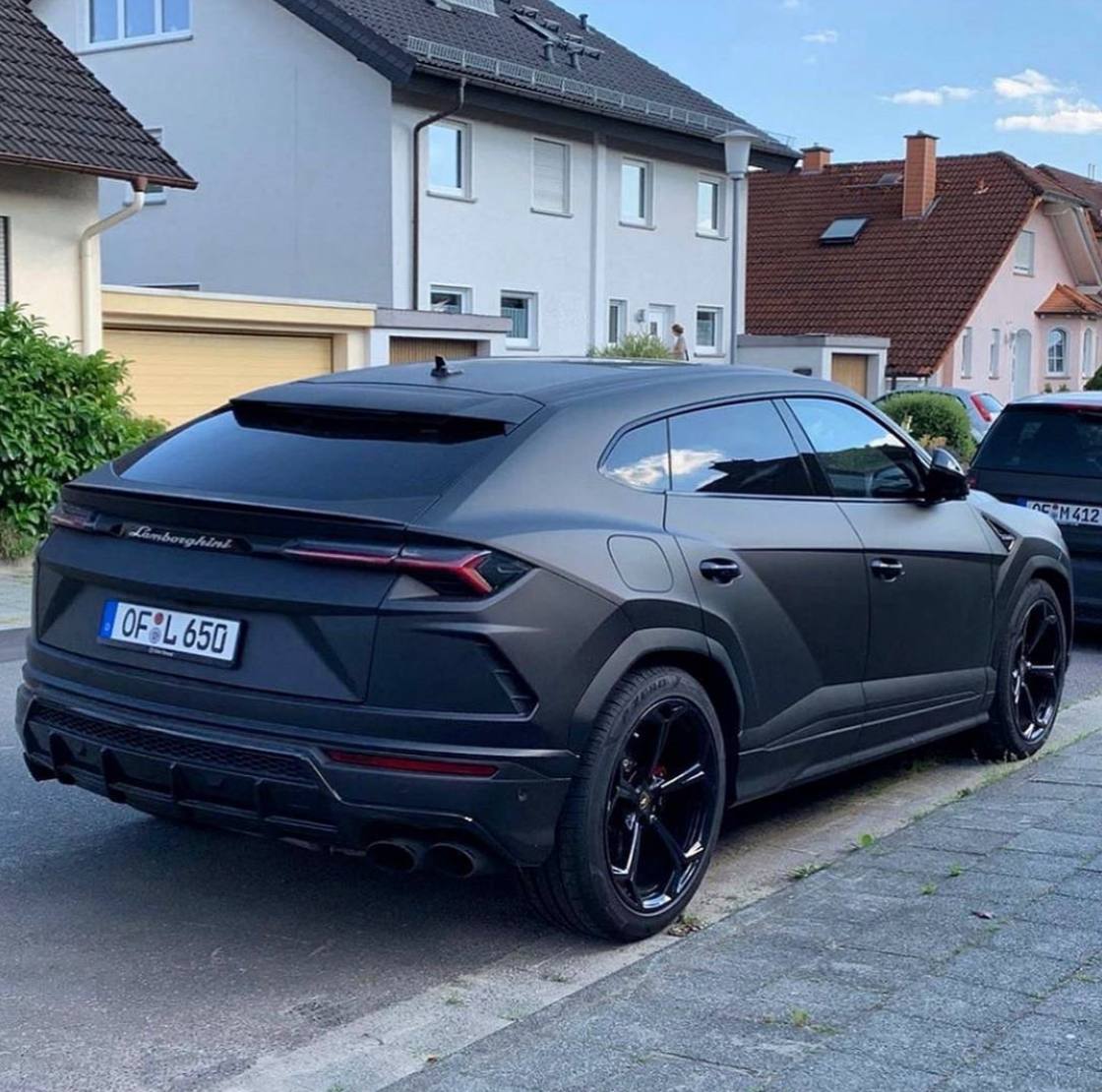 Lamborghini Urus черный матовый