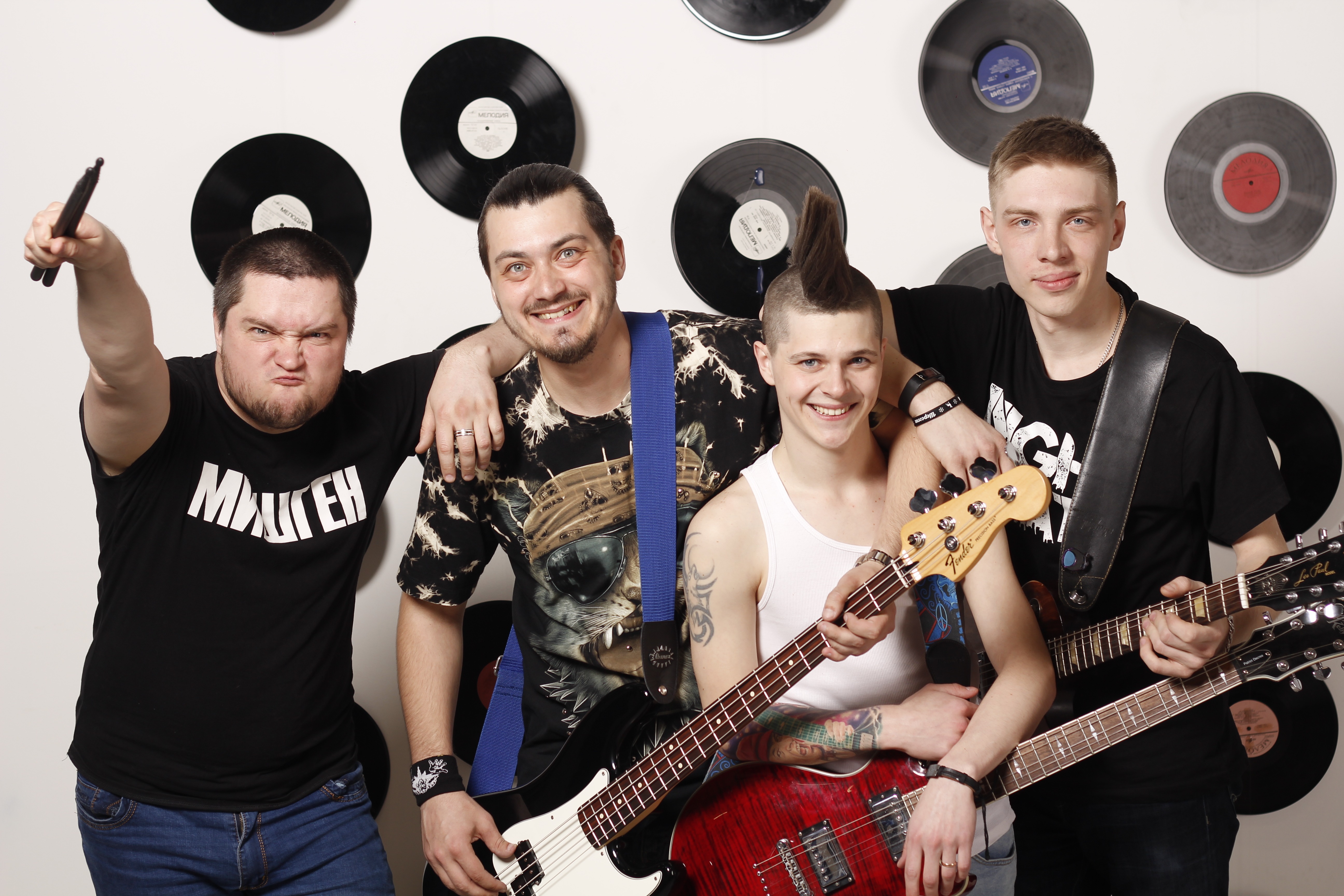 На четыре группы первую группу. 4души Новосибирск группа. KDRR группа. Проект душа группа. Молодёжные музыкальные группы.