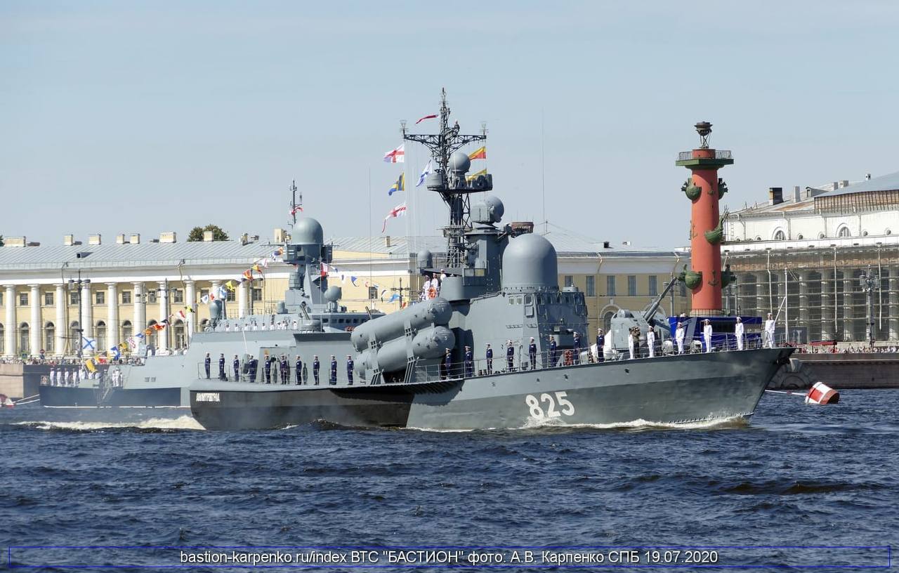 Корабли санкт петербурга вмф. Парад ВМФ В Санкт-Петербурге. Военно-морской парад в Санкт-Петербурге 2021. Парад ВМФ В Санкт-Петербурге 2020. Парад ВМФ В Питере.