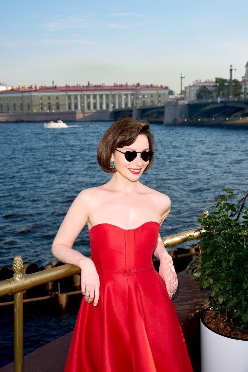 Легендарный светский хроникер Женя Милова об обществе сегодня и ...