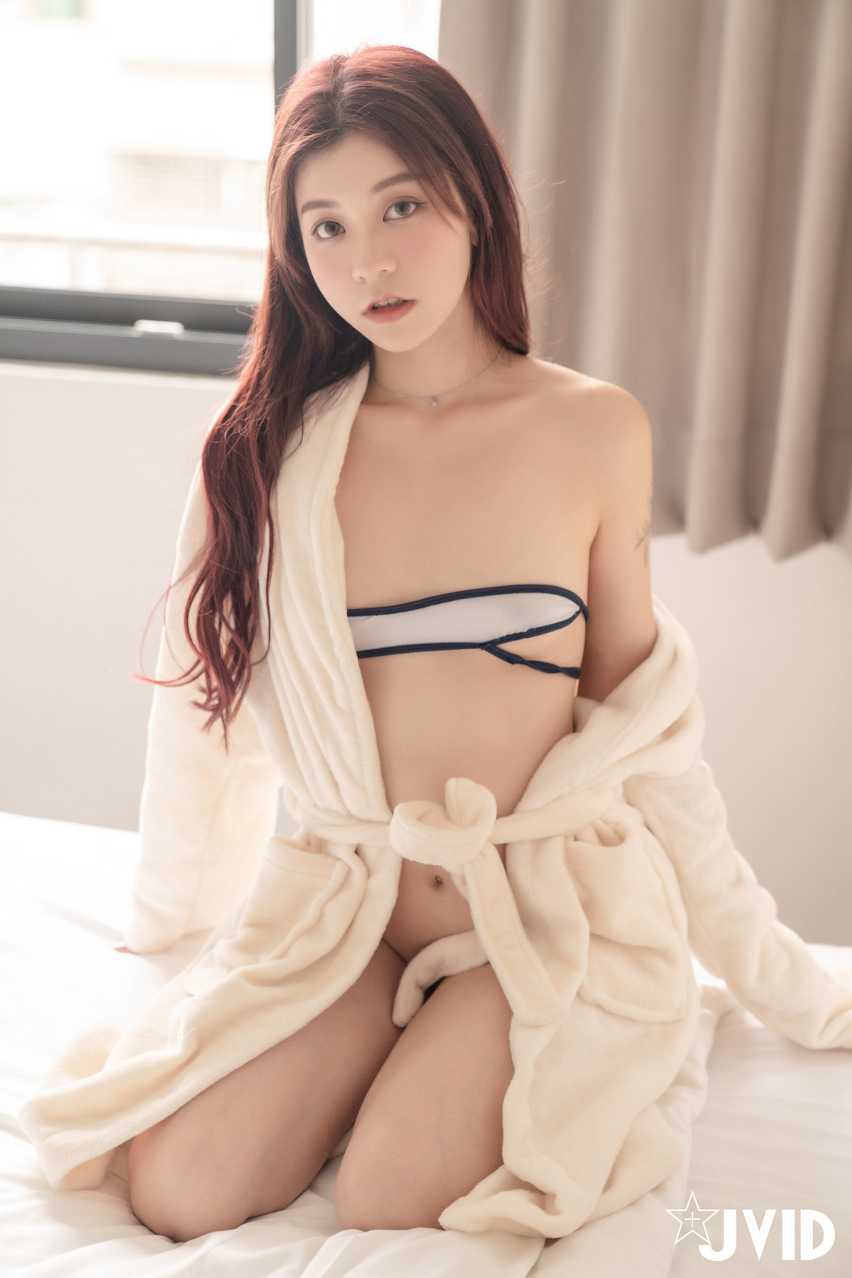 JVID精品 學妹生日帶她來個溫泉一日之旅，一起泡混湯看著她裸著身體讓人血脈噴張….想著晚上怎麼把她征服 Set.02 15