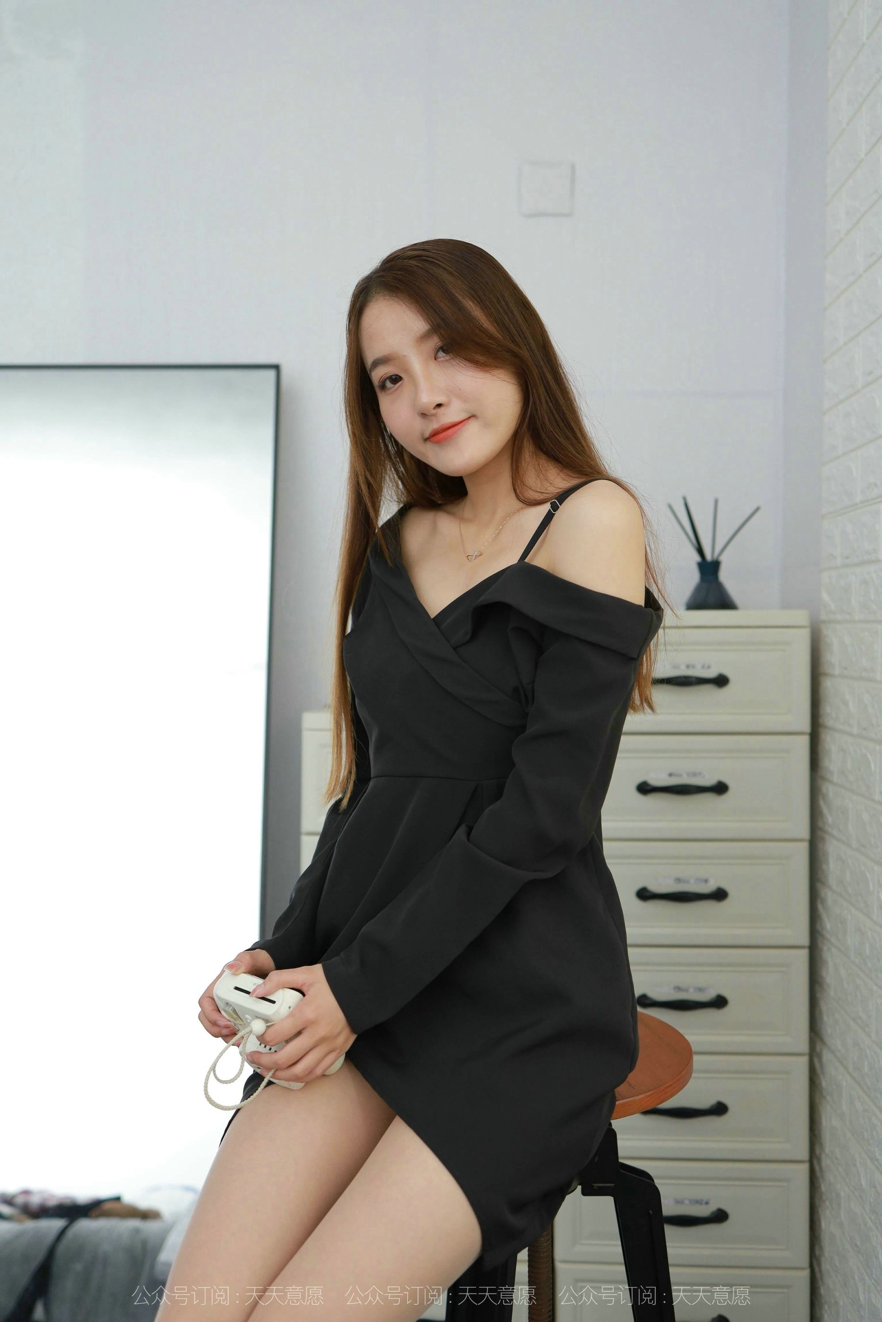 [IESS异思趣向]_模特：婉苹《性感露肩短裙》-写真图集共93P 4