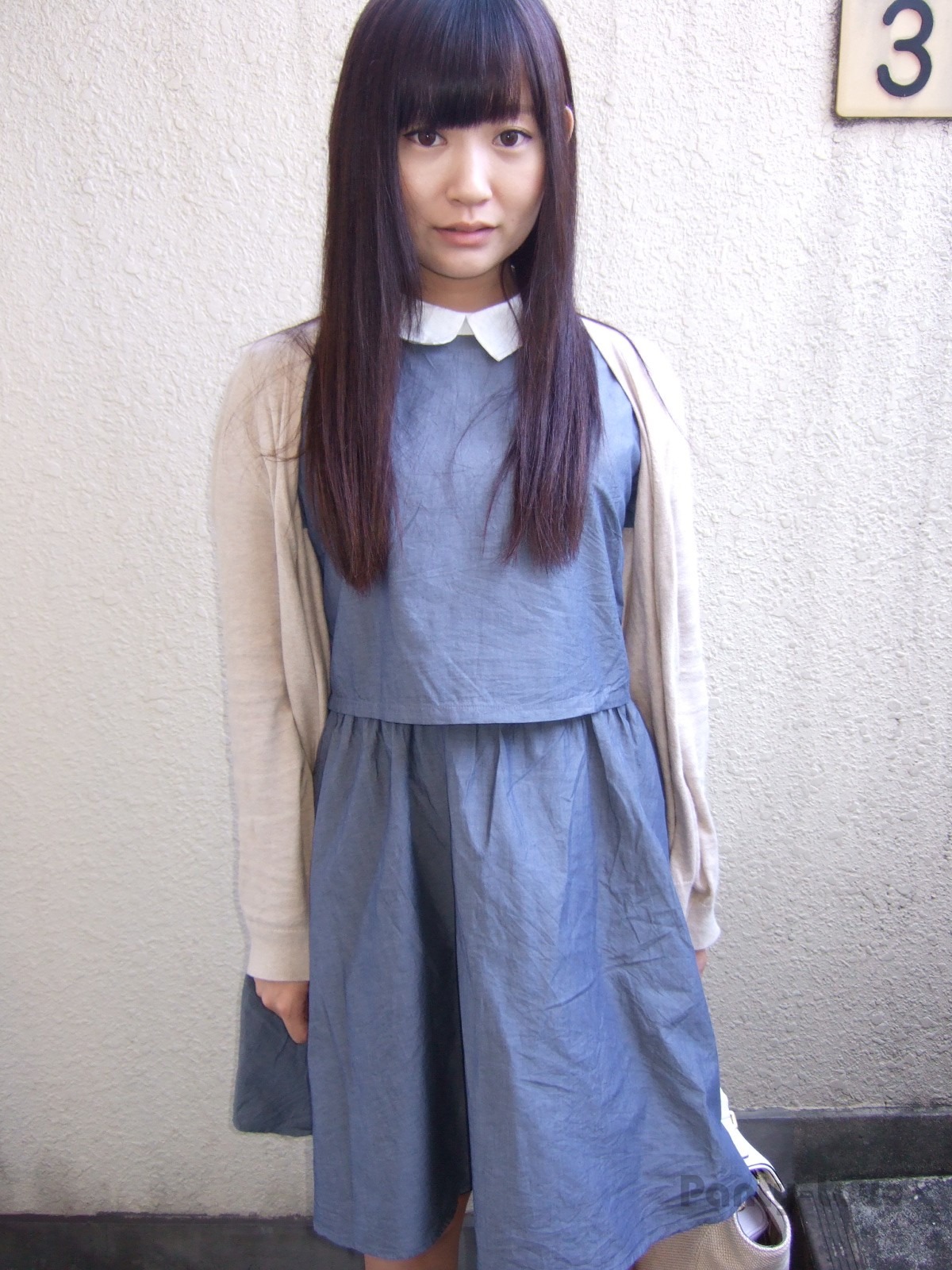 青涩小妹楼梯间内衣展示 4