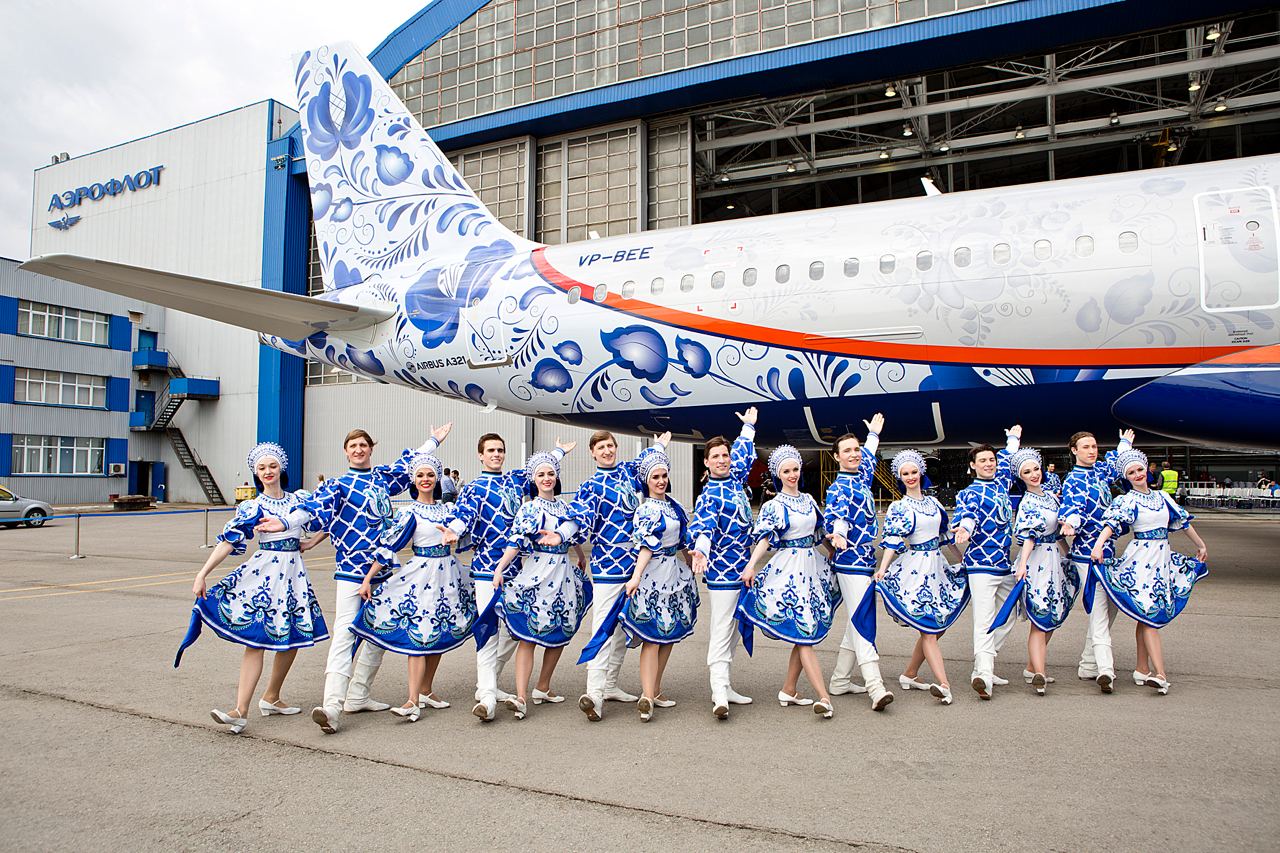 Авиакомпания летающих. Самолеты авиакомпании Аэрофлот. Гжель ssj100. Аэрофлот 95 ливрея. А321 Аэрофлот Гжель.