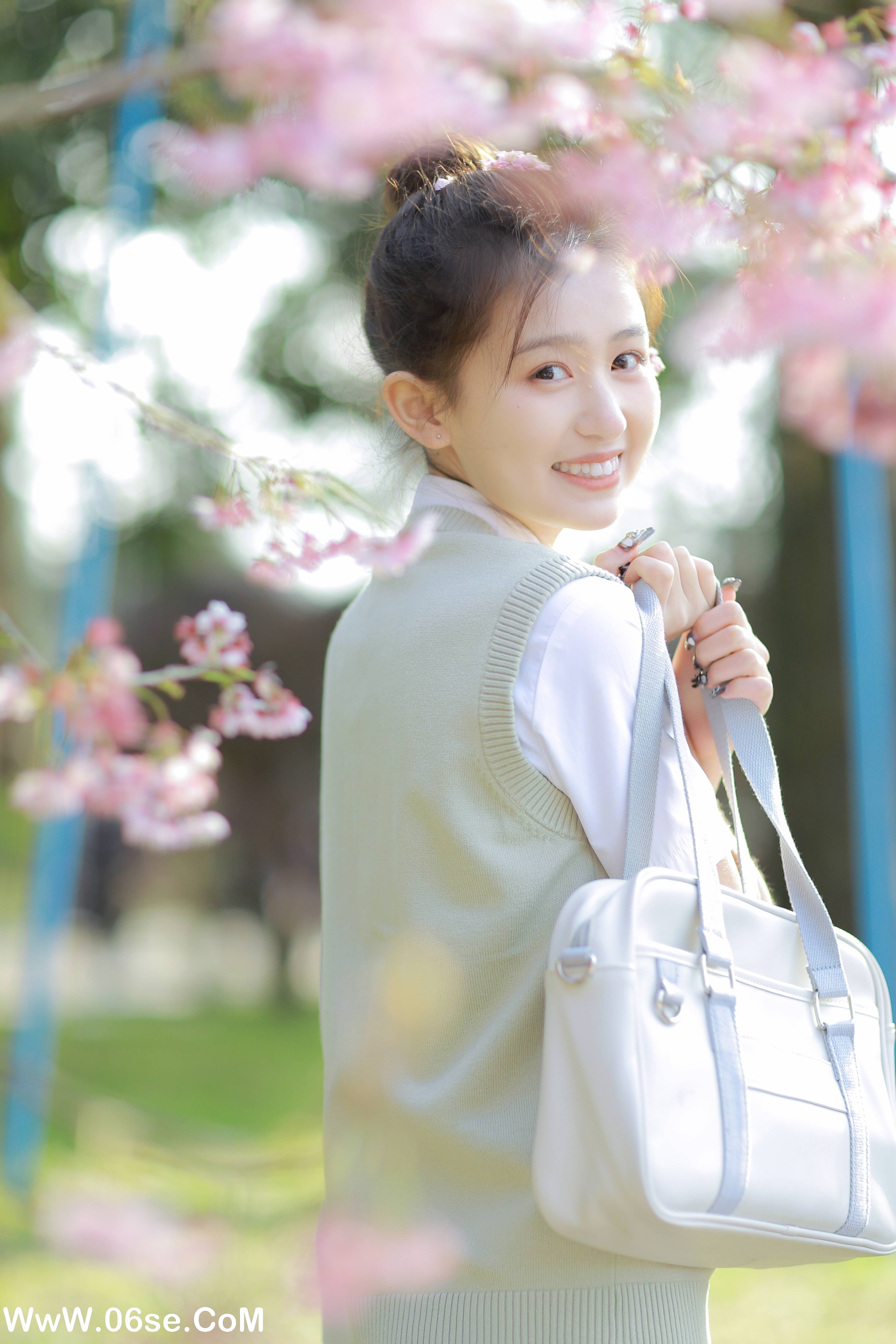 图片[4]-[YITUYU艺图语]2022.05.11 樱花下的春日心动 瑞秋的快乐人生[23P-170.03 MB]-六色网