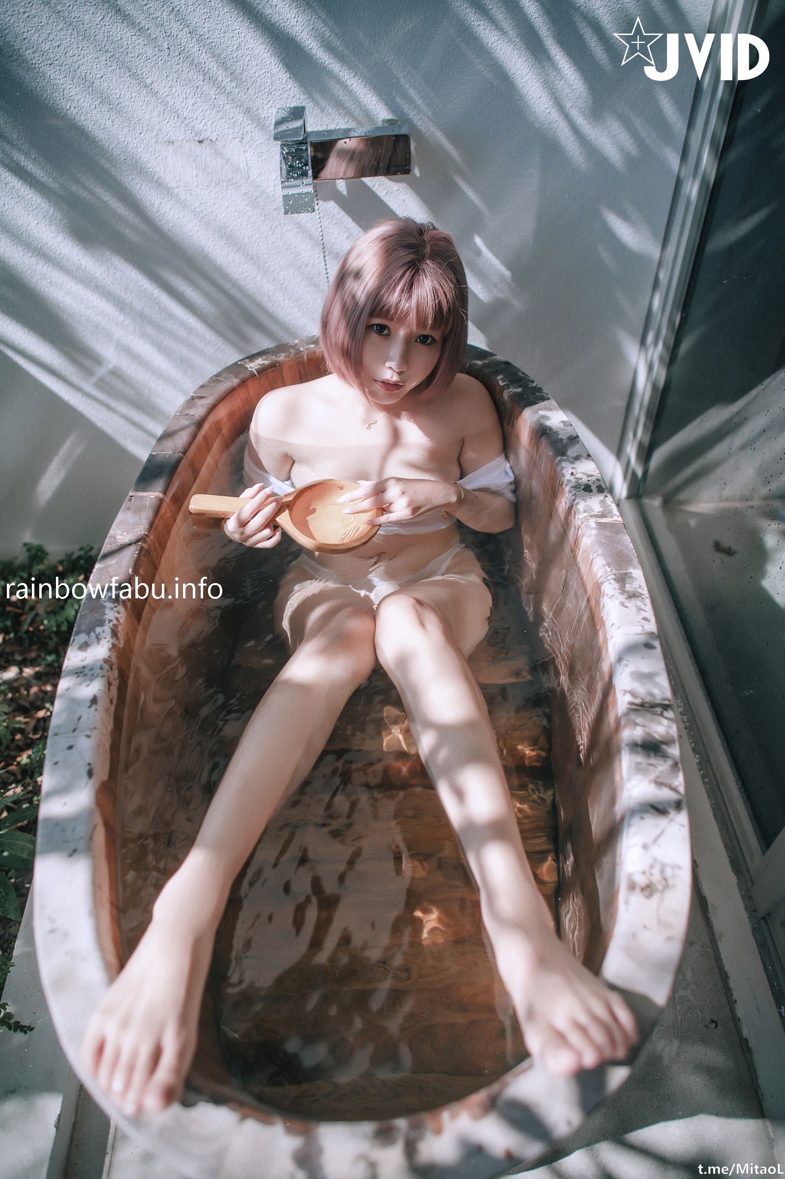 JVID唯美情色艺术尤物 果宝宝 未曾谋面的网恋小女友 洞洞装湿身诱惑 美乳激凸紧致嫩穴 174P 118