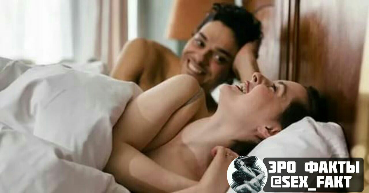 Мужик ублажает симпатичную жену на кровати