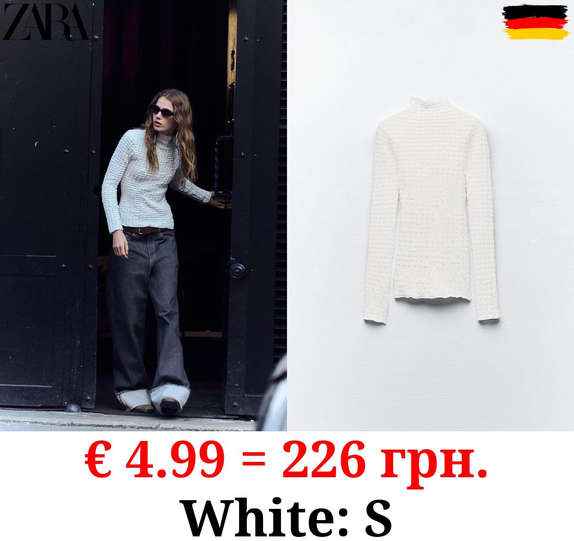 TEXTURED HIGH NECK T-SHIRT