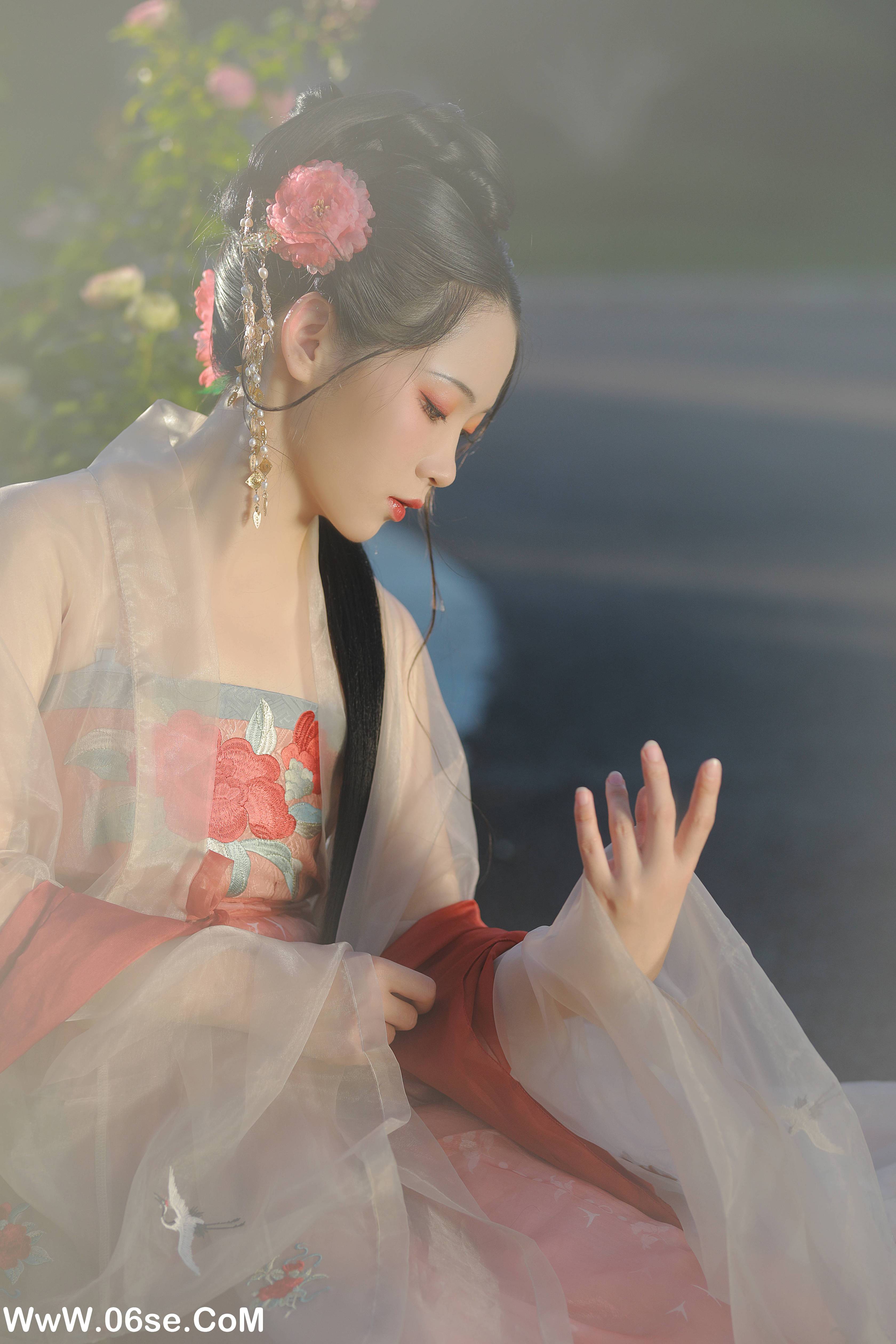 图片[24]-[YITUYU艺图语]2022.09.06 美人迈兮音尘阙 落花人独立[33+1P／662MB]-六色网