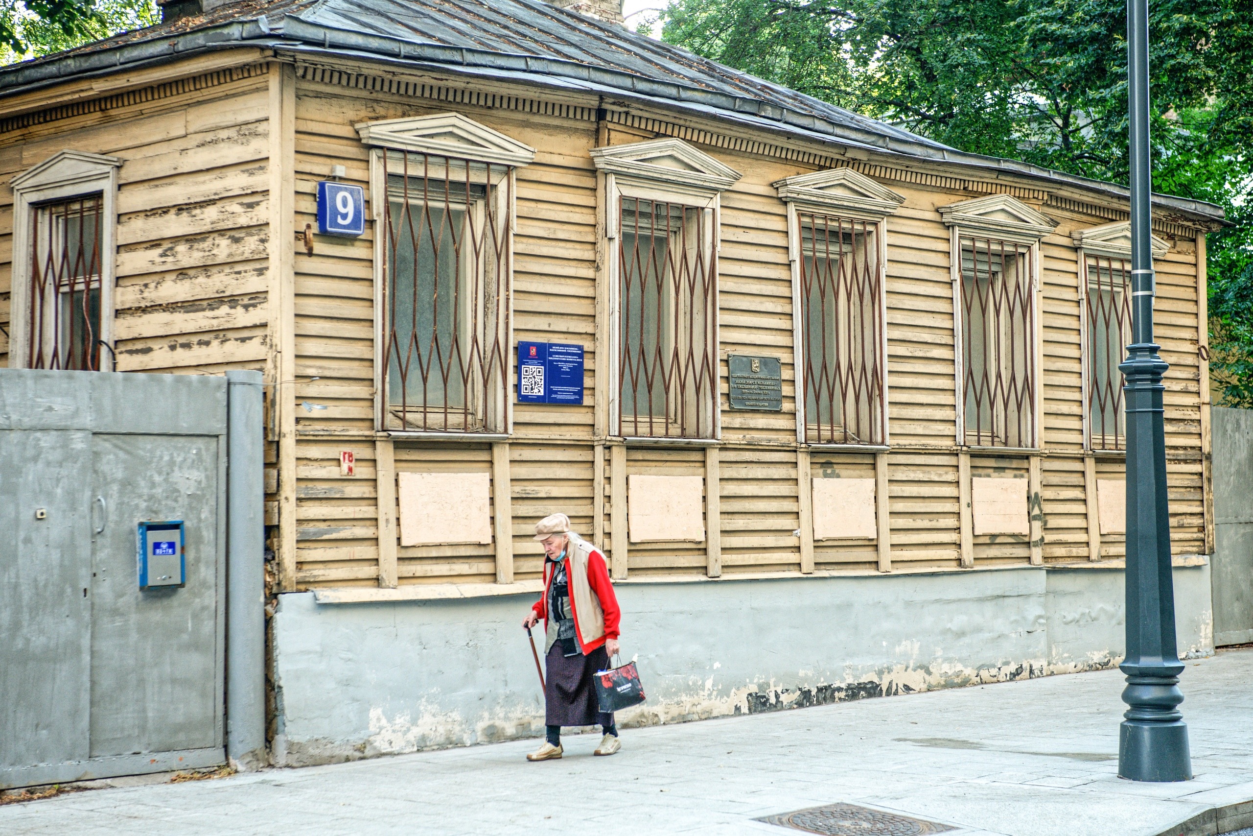 Жил мастер. Мансуровский переулок дом мастера Булгаков. Мансуровский переулок 9 дом мастера. Дом в Мансуровском переулке. Подвал мастера в Мансуровском переулке.