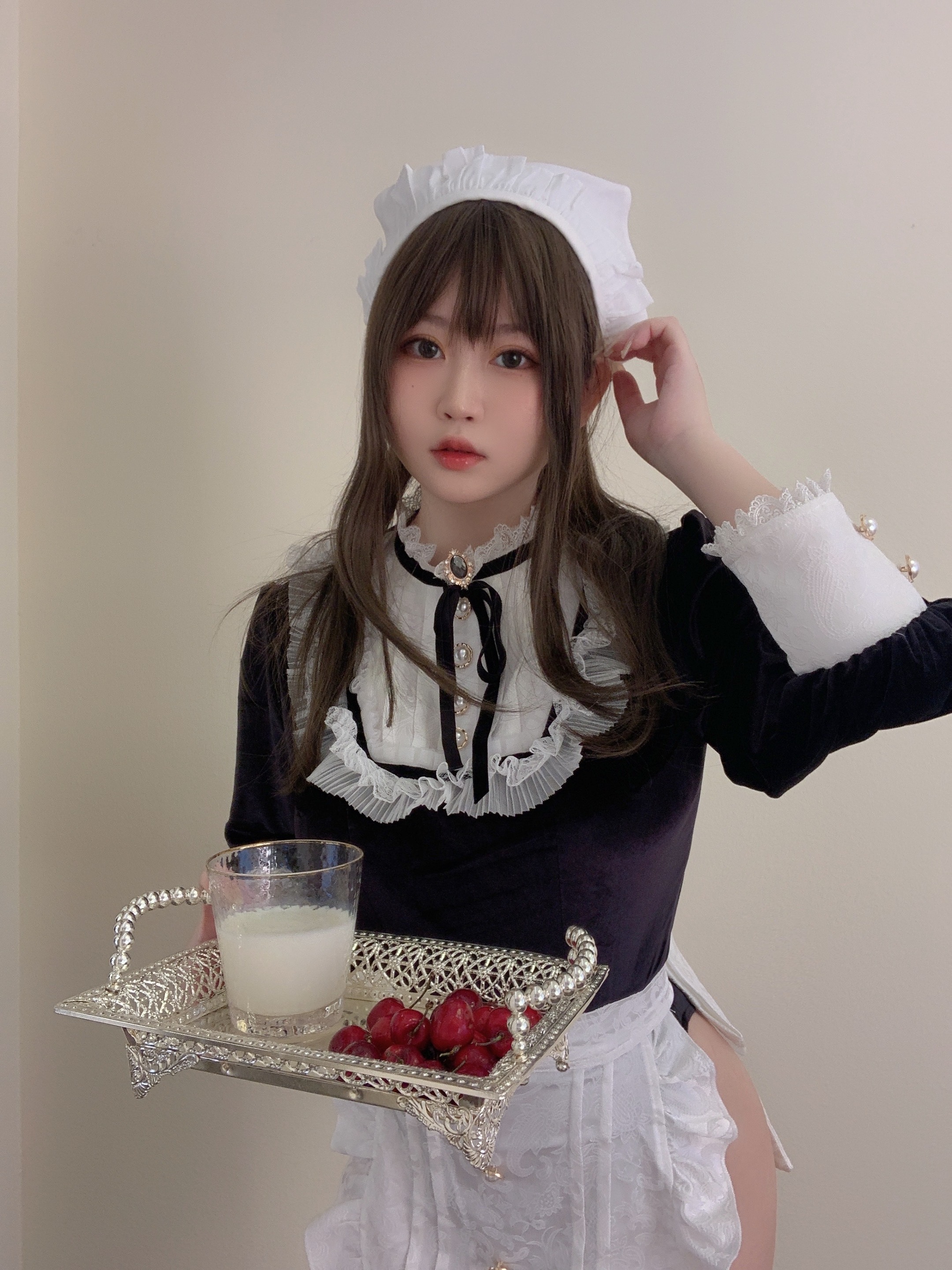 是依酱呀 - NO.49 女仆馆长 [50P5V-225MB] 2