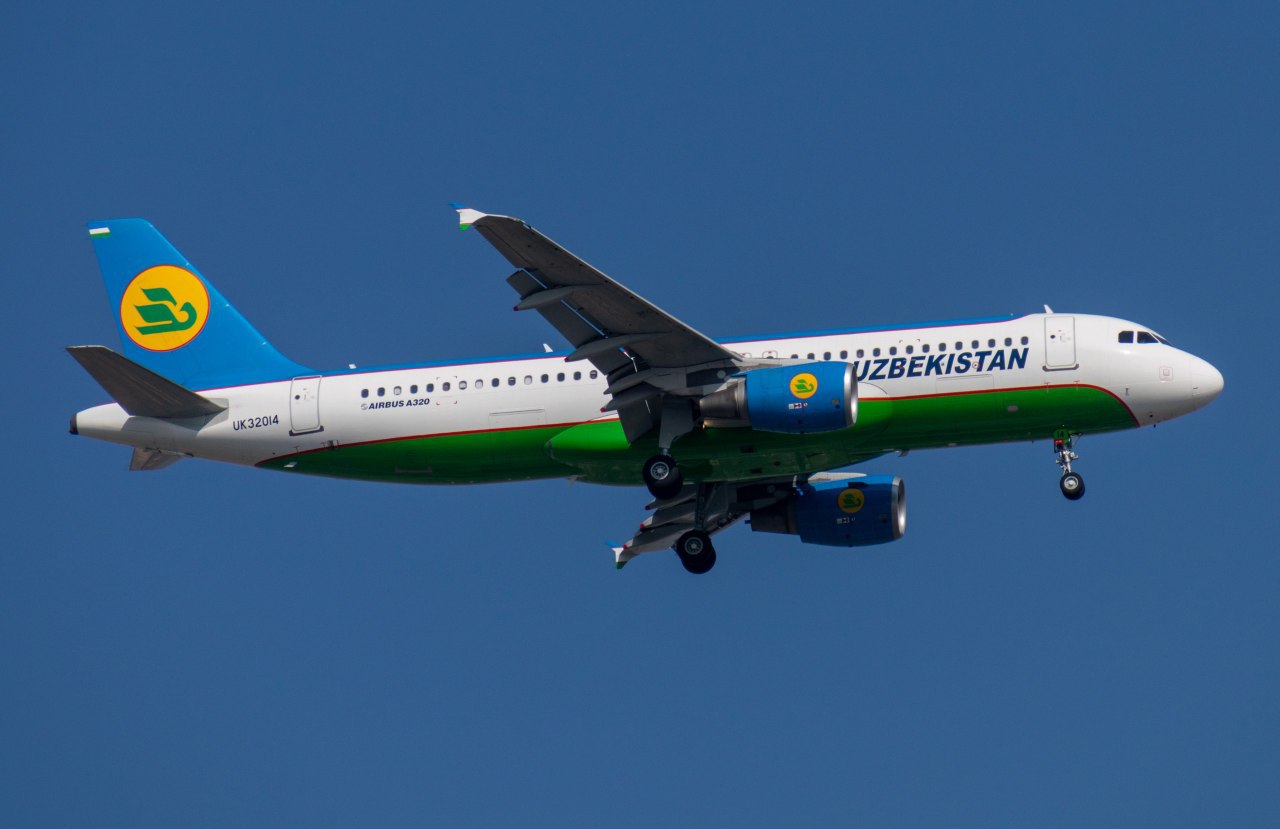 Ташкент москва узбекистан самолет. Uzbekistan Airways a320 214. Самолет Узбекистан 737. Uzbekistan Airways Москва Ташкент. А320 214 Узбекистан Эйрвейз в Иркутске.