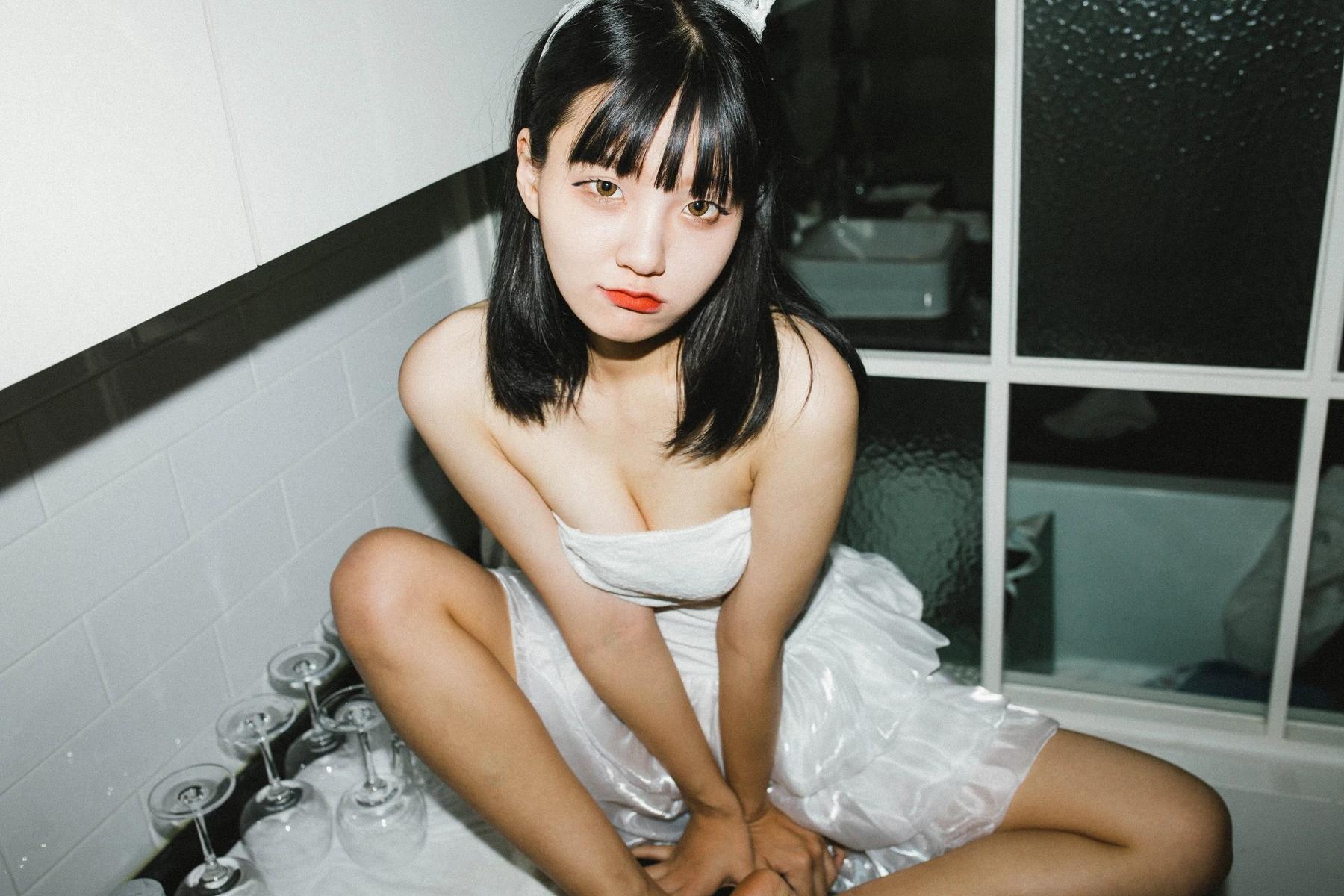 Jeong Jenny 정제니, [Moon Night Snap] The First Set.02 15