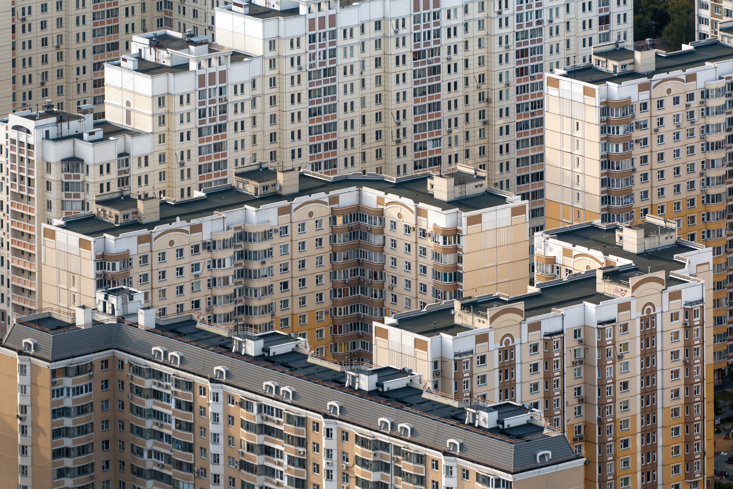 Вторичка новой москвы. Спальный район сверху. Панельная застройка. Панельные многоэтажки Москвы. Вид на панельные дома.