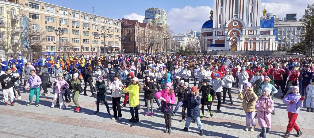 Более 500 человек вышли на зарядку в Хабаровске