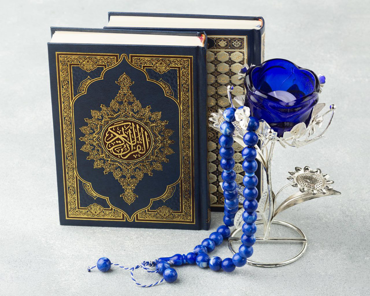 Коран синего цвета