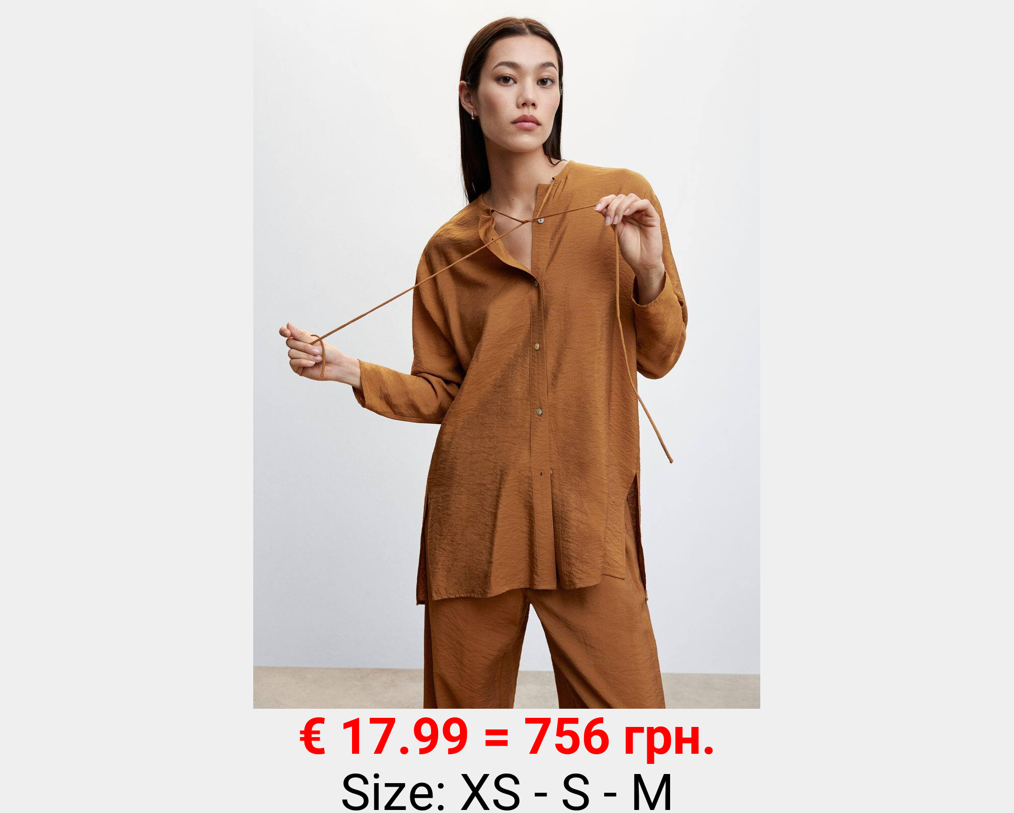 Blusa satinada cordones