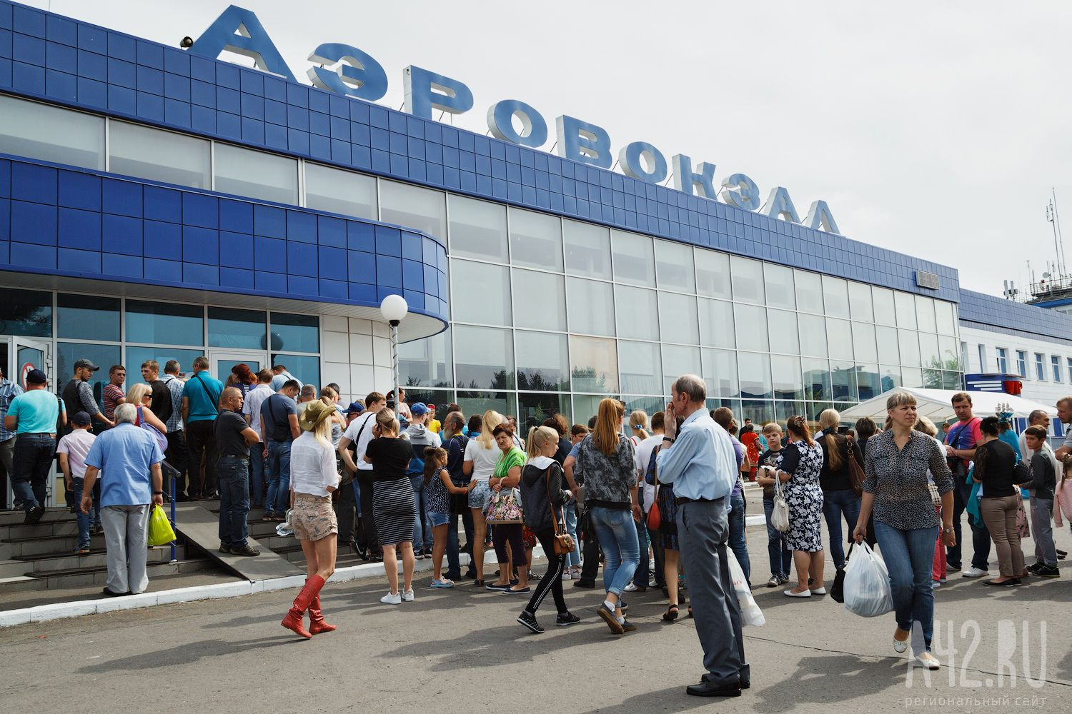 В туле ест аэропорт. Аэропорт Спиченково. Аэропорт Новокузнецк. Аэровокзал Новокузнецк.