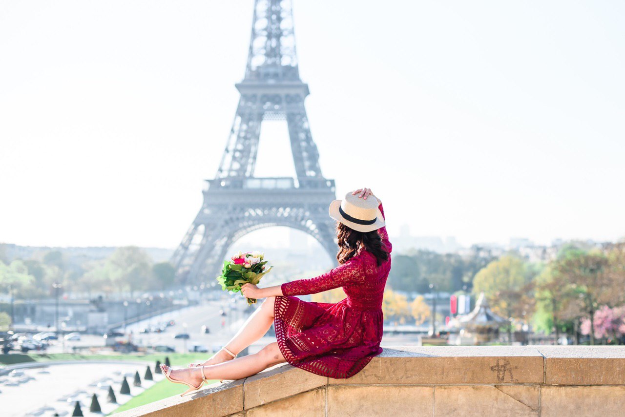 Я помню как ты мечтала о париже. Мечтать о Париже. Девушка на фоне Эйфелевой башни Сакура. Мечты о Париже. Город моей мечты Париж.