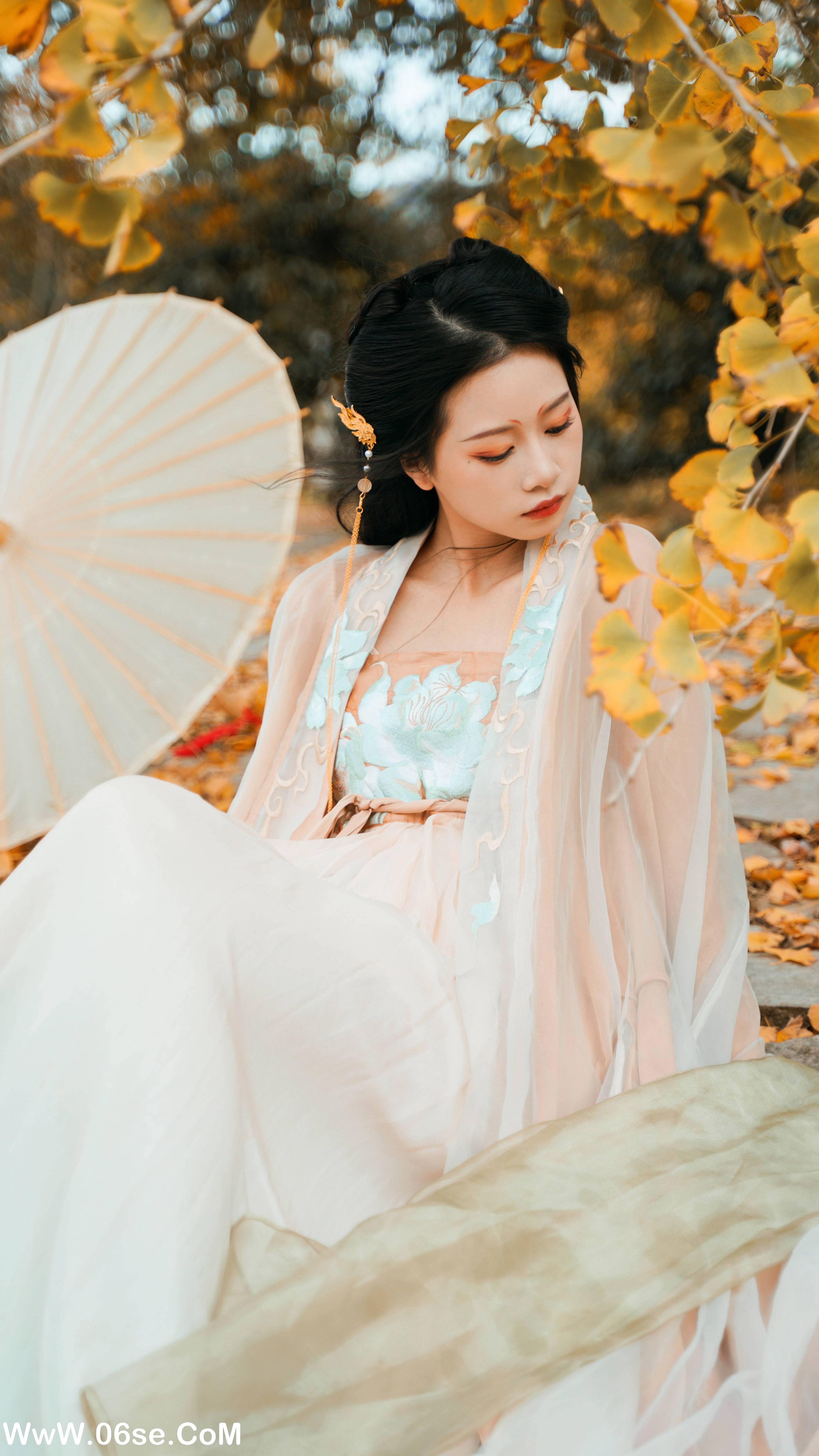 图片[25]-[YITUYU艺图语]2022.12.12 银杏树下 旺旺小小舒[38+1P／467MB]-六色网