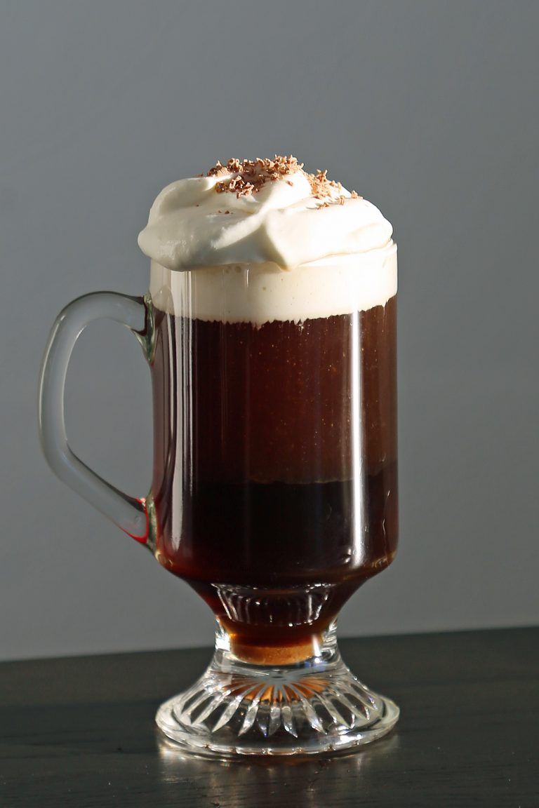 Ирландский кофе. Айриш кофе по-ирландски. Ирландский кофе (Irish Coffee).. Айриш кофе коктейль. Irish Coffee коктейль.