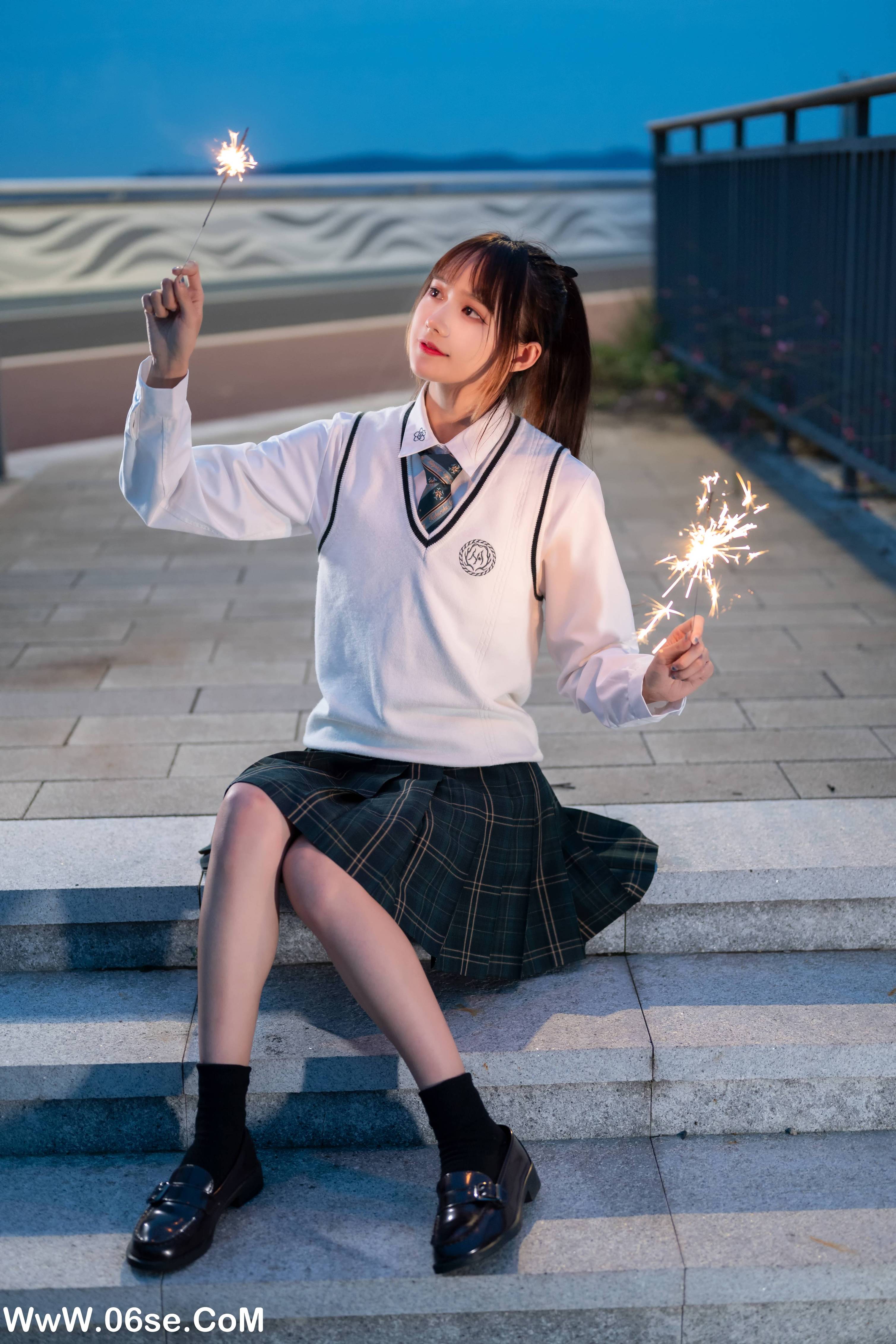 图片[22]-[YITUYU艺图语]2022.06.26 青草味的河堤 兔子Zzz不吃胡萝卜[26P-303M]-六色网