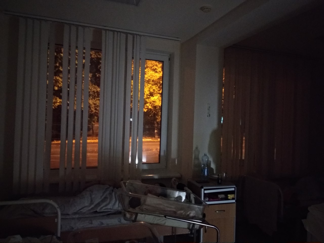 Окно в больнице ночью