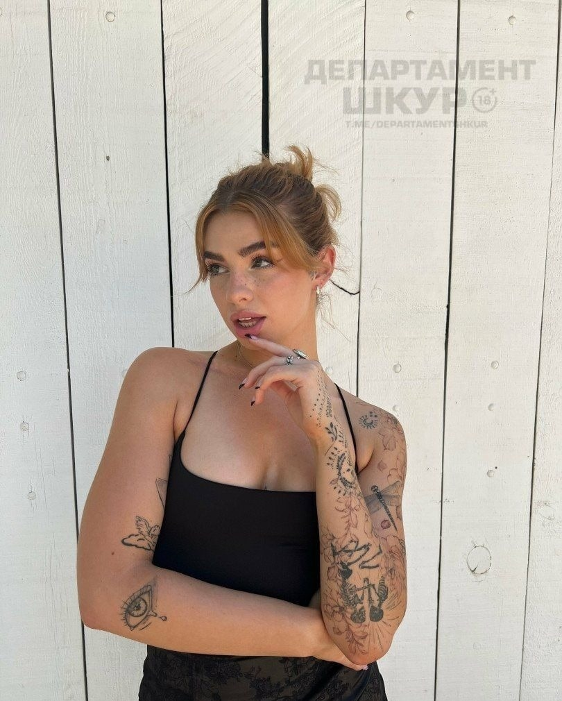 Все видео с ней + переписки + больше фото (на видео теребит киску, показыва...