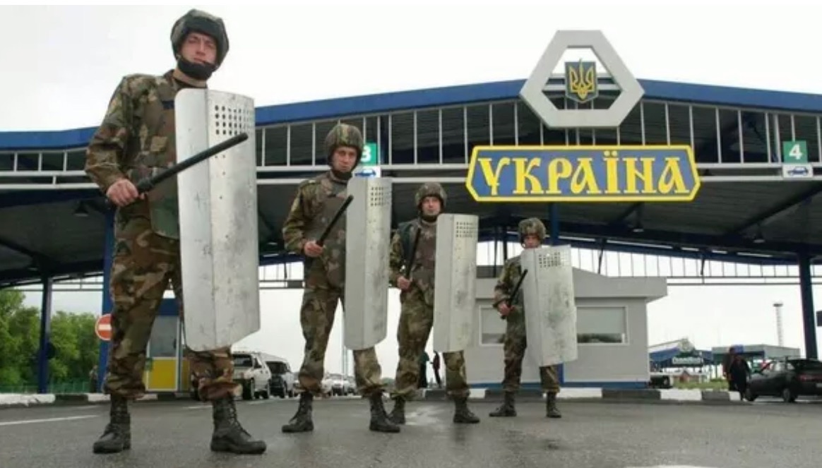 На Украине уже идёт гражданская война. Крокодилы в Тисе