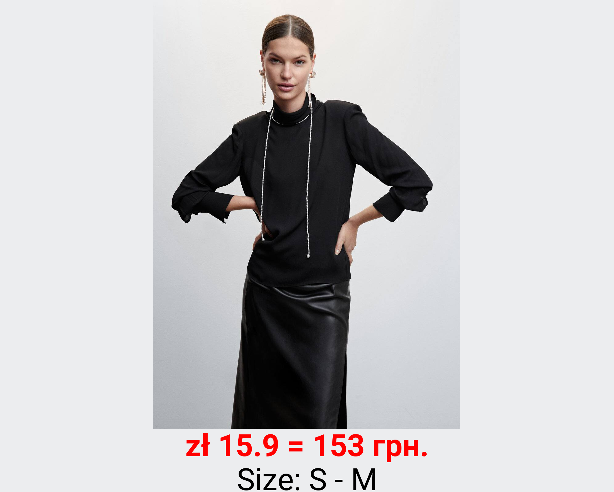 Blusa cuello alto botones joya