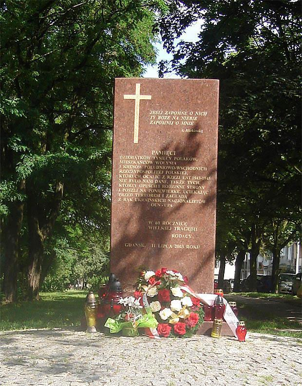 Памятник волынской резне в польше. Волынская резня памятник. Памятник в Польше жертвам Волынской резни. Волынская резня памятник в Польше.