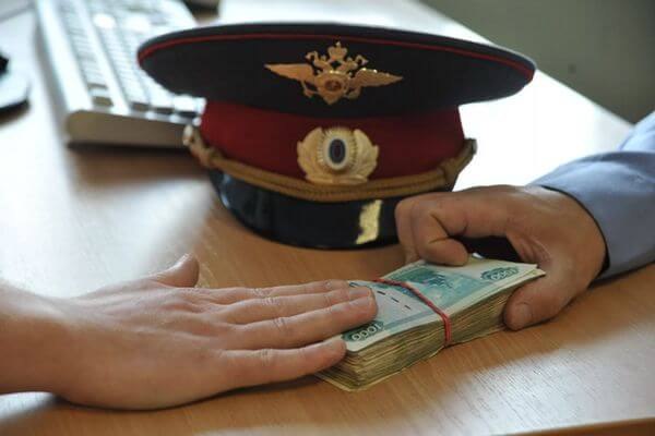Дать взятку полицейскому попытался нелегал из Хабаровска